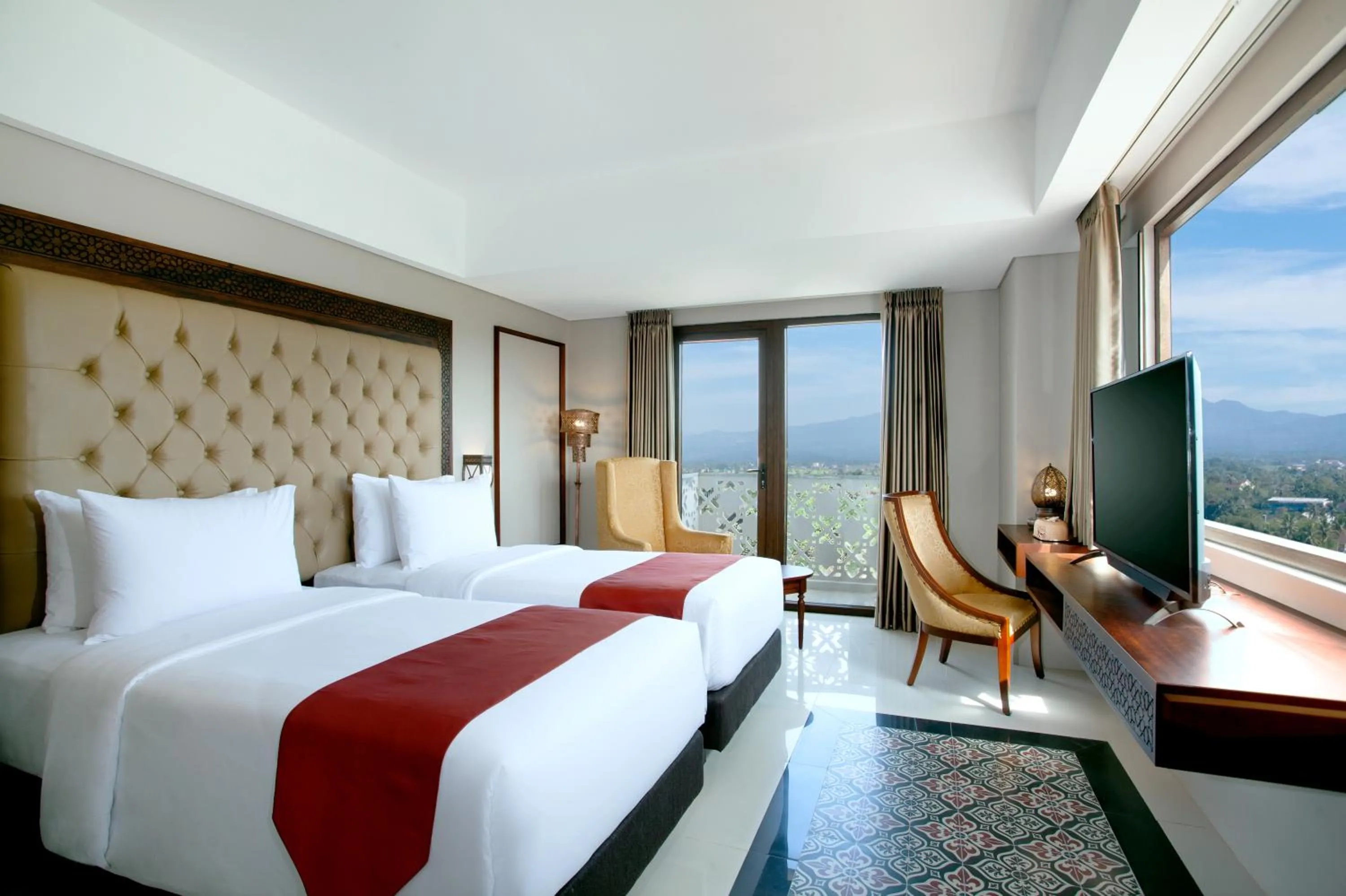 Bedroom, Bed in Alhambra Hotel & Convention, BW Signature Collection