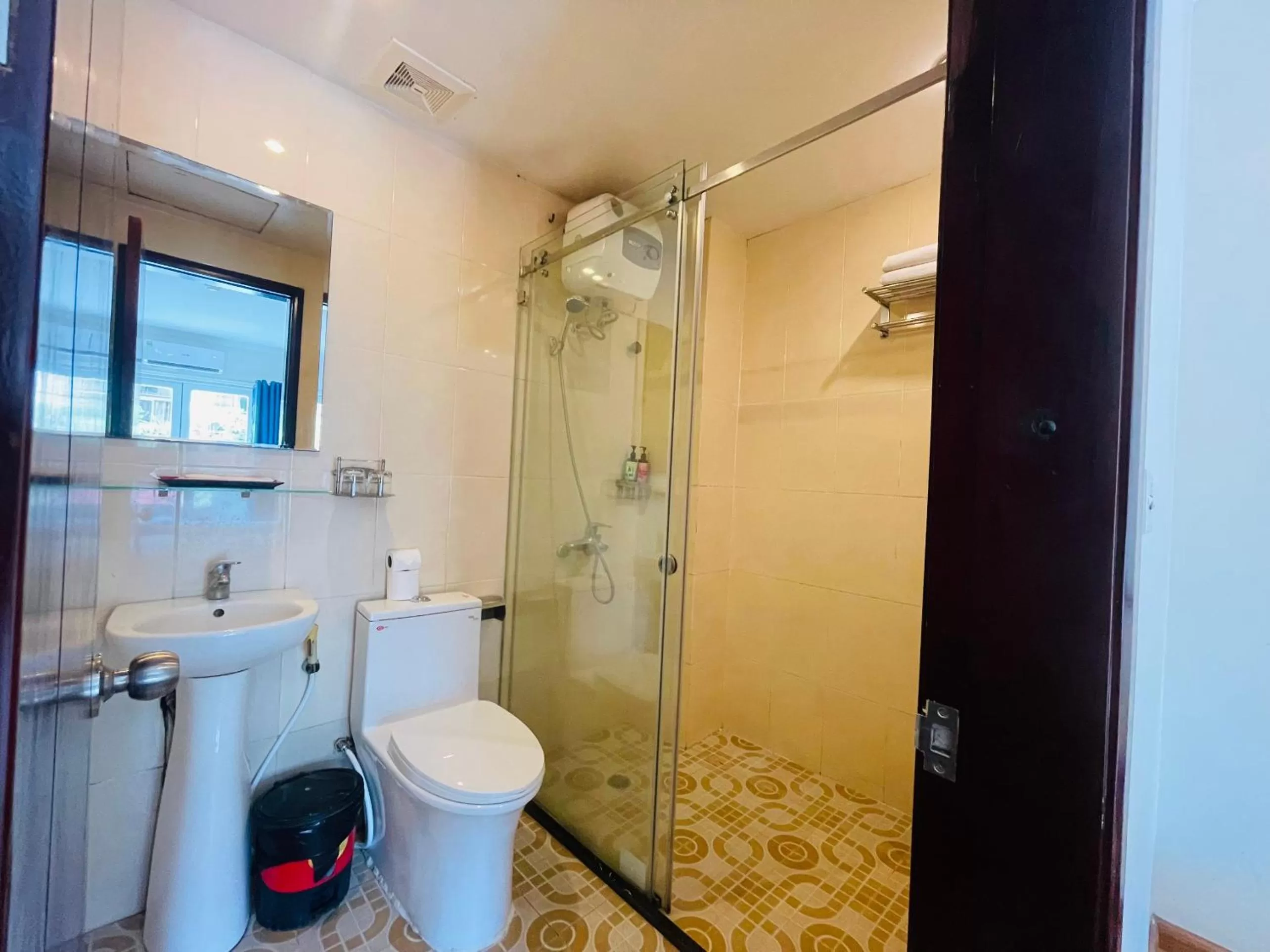 Shower, Bathroom in Rising Dragon Hotel