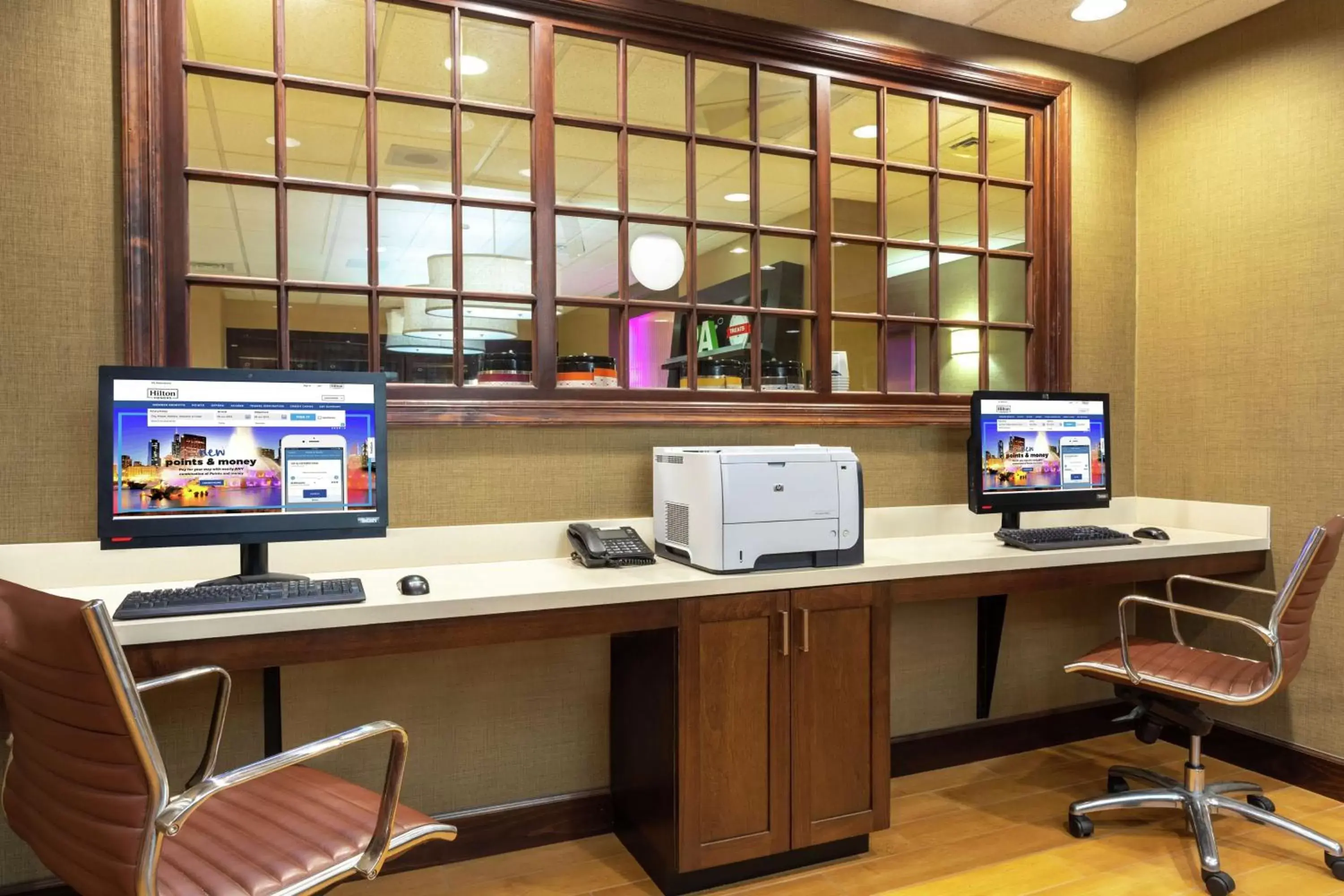 Business facilities in Hampton Inn Bedford