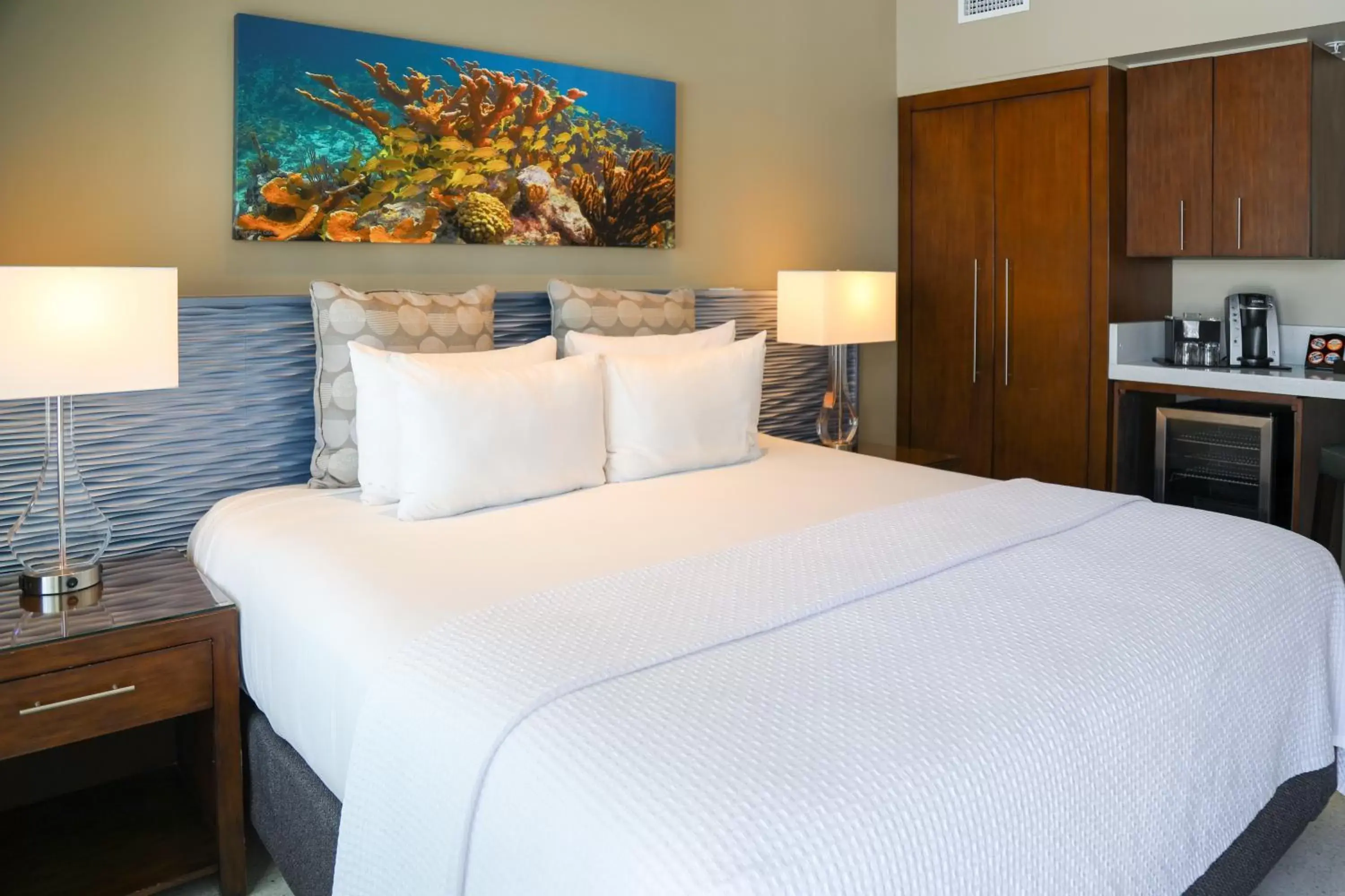 Bed in Orchid Key Inn - Adults Only