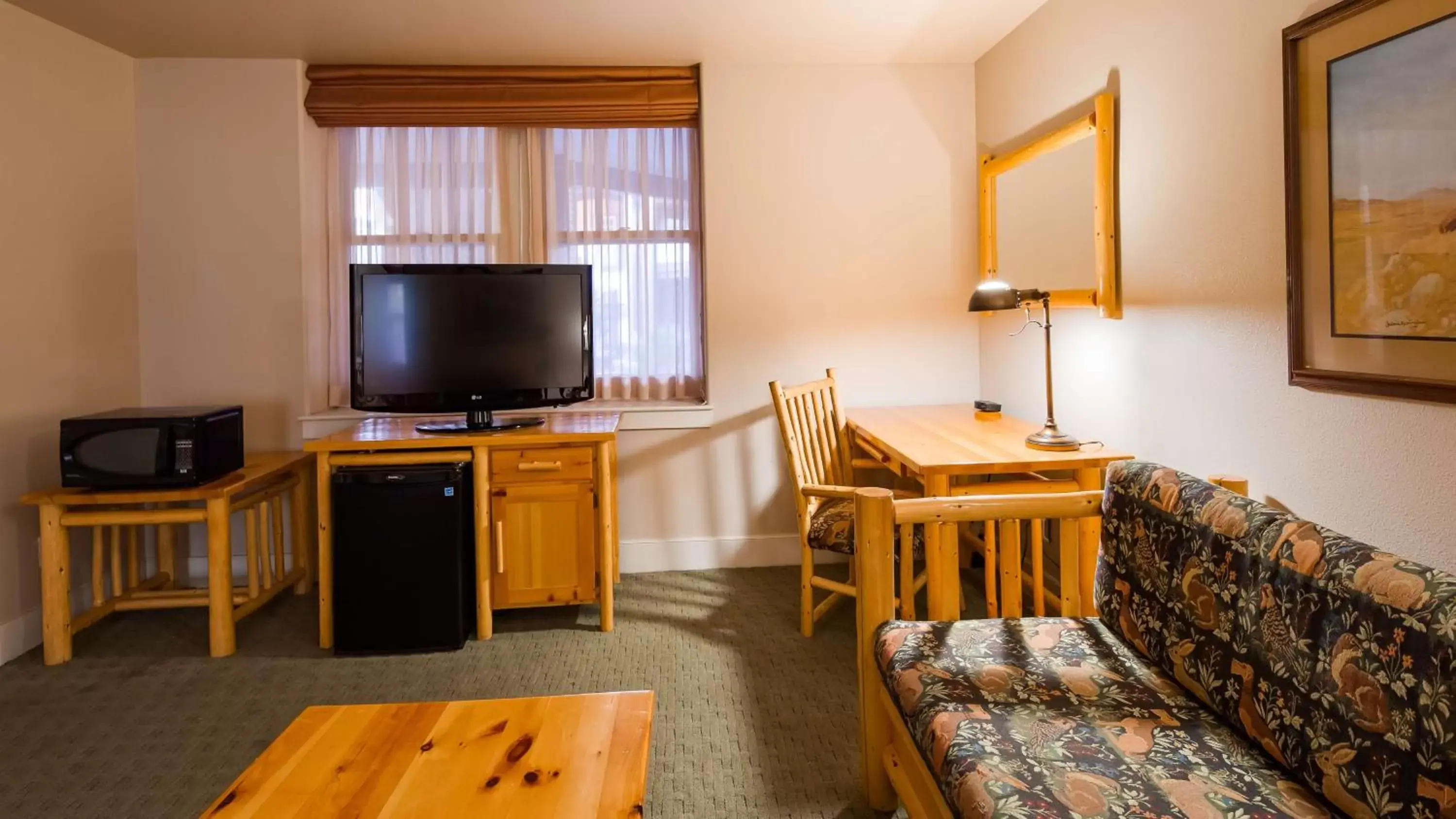 Photo of the whole room, TV/Entertainment Center in Best Western Plus Plaza Hotel