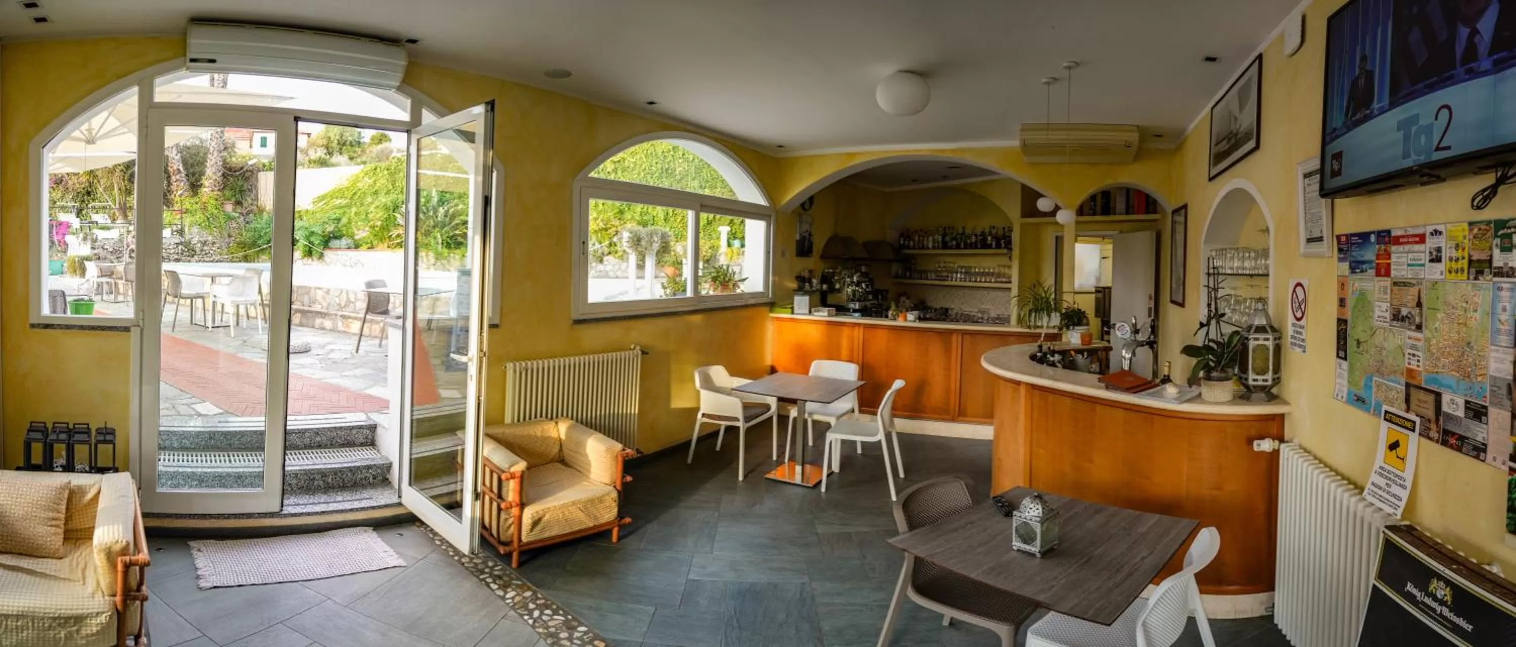 Communal lounge/ TV room in Hotel Bellavista