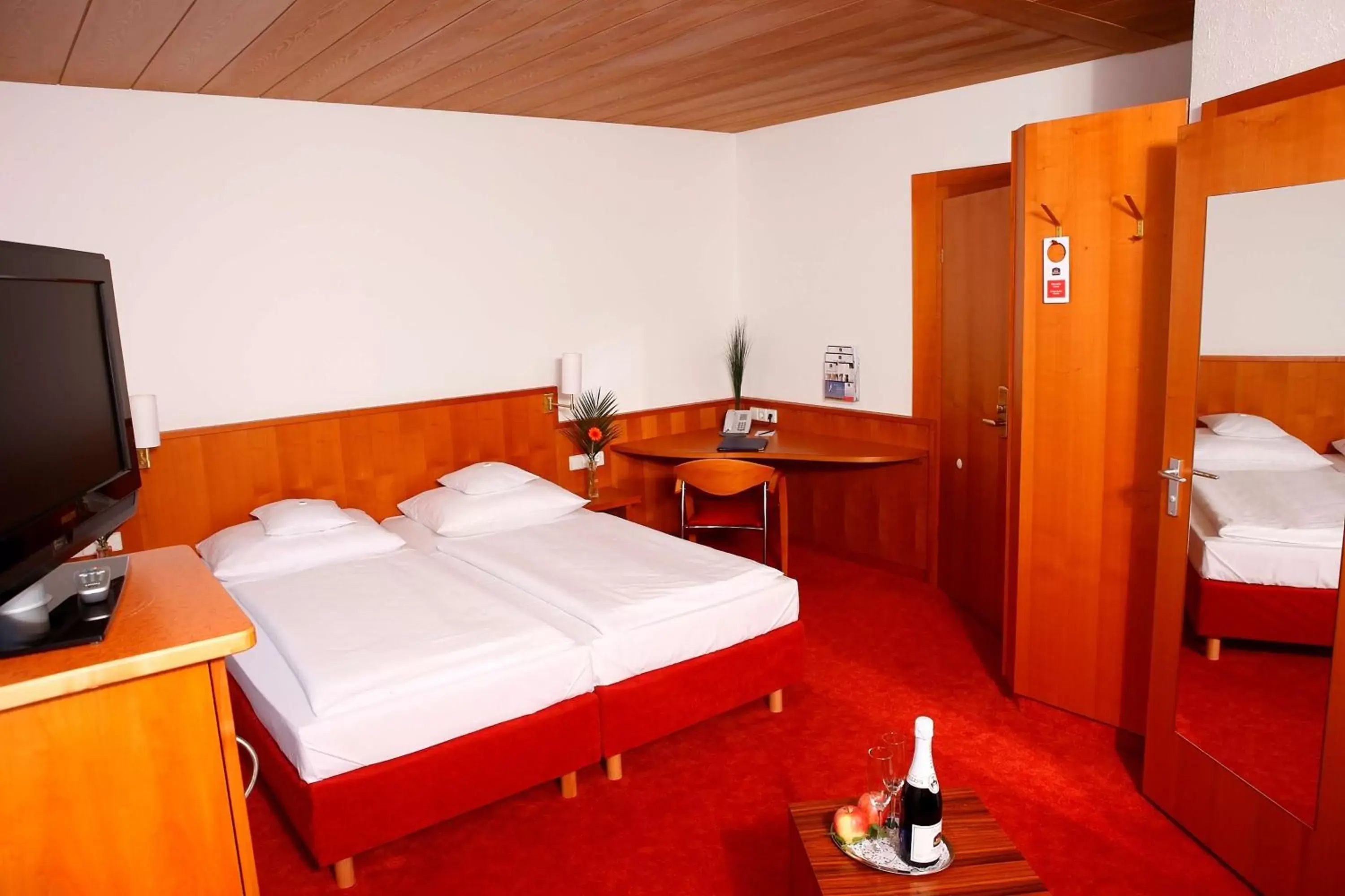 Photo of the whole room, Bed in Hotel Stuttgart 21