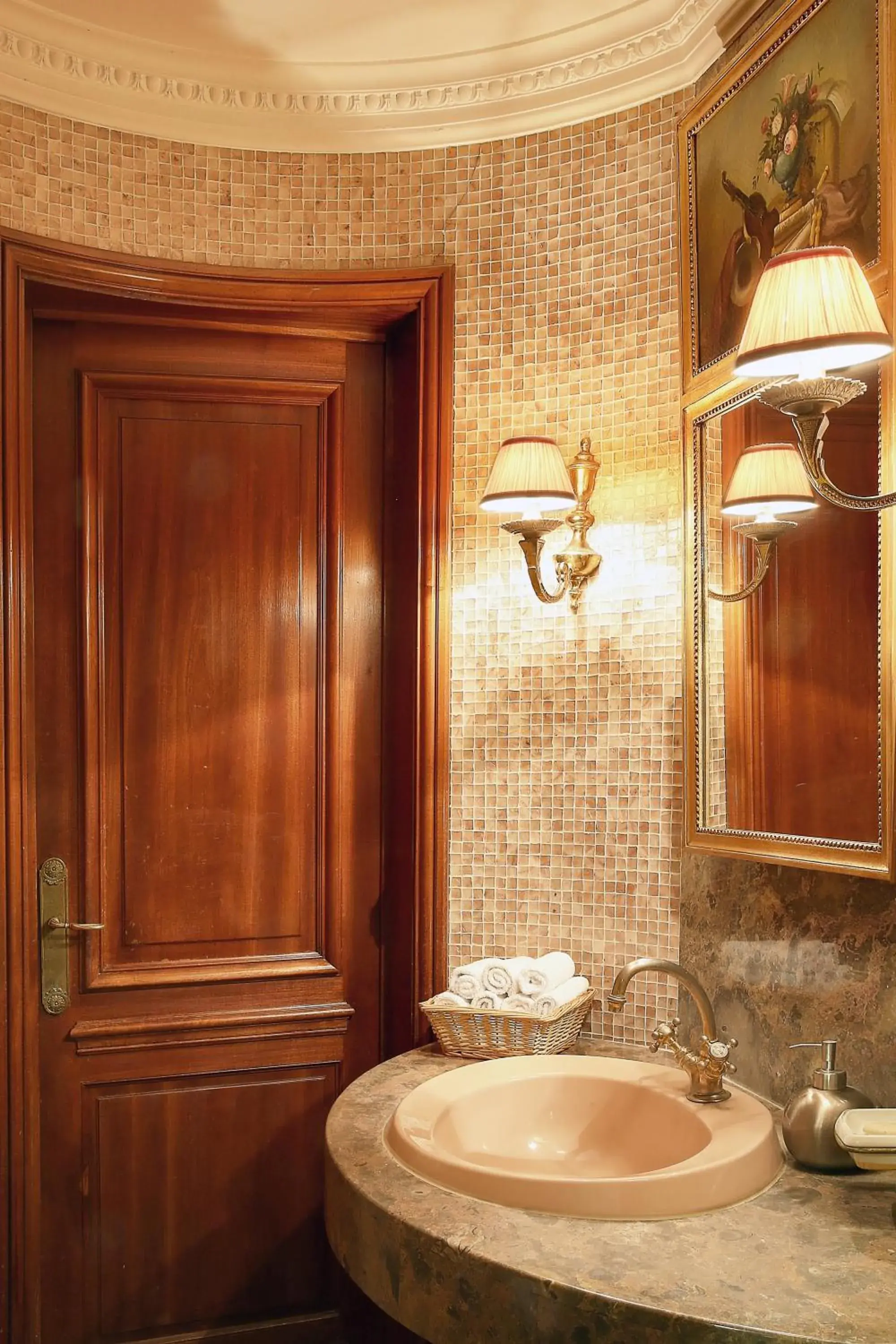 Lobby or reception, Bathroom in Best Western Premier Trocadero La Tour Hotel
