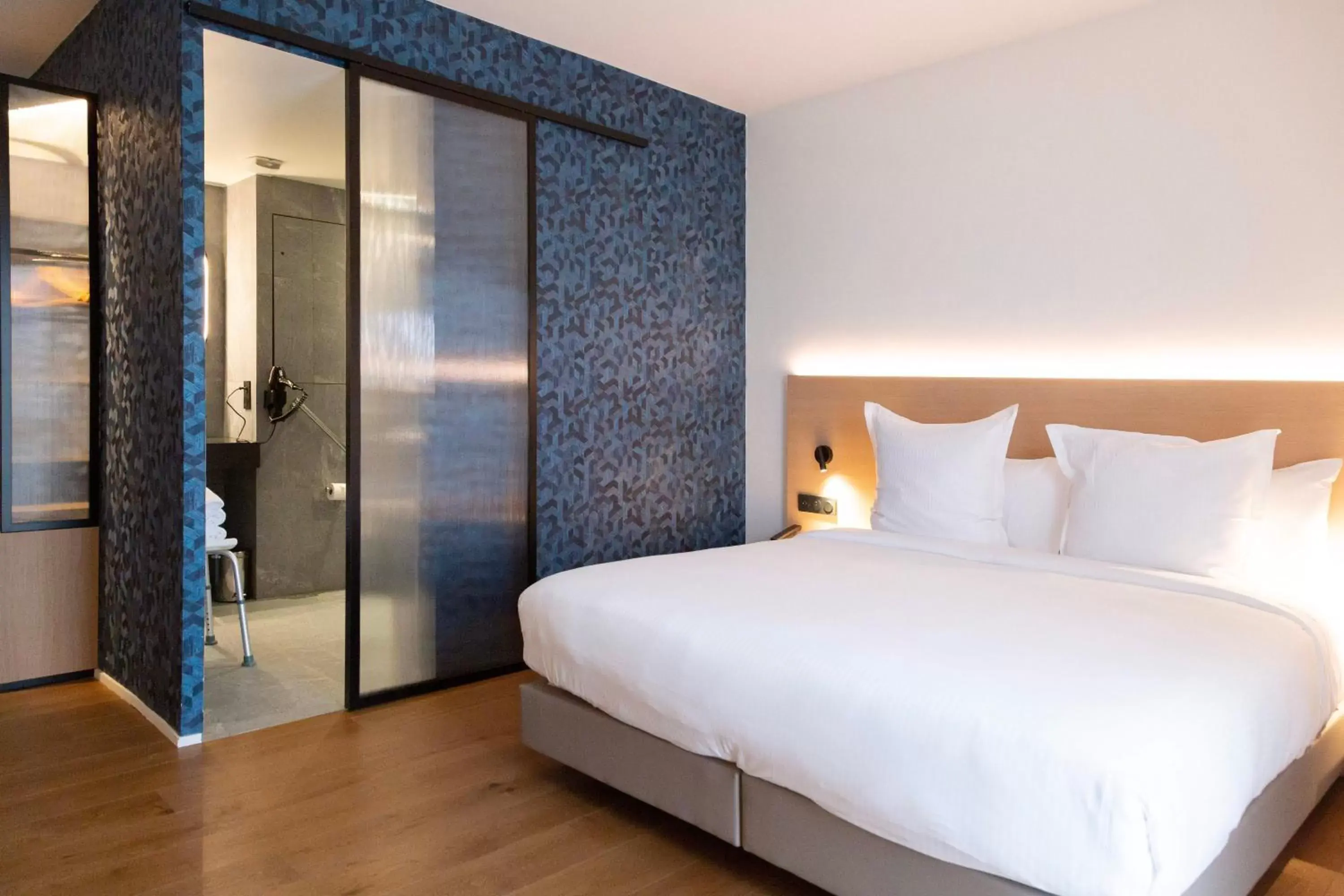 Double Room with Roll-In Shower - Disability Access in Paxton Paris MLV Double Room with Roll-In Shower - Disability Access in Paxton Paris MLV