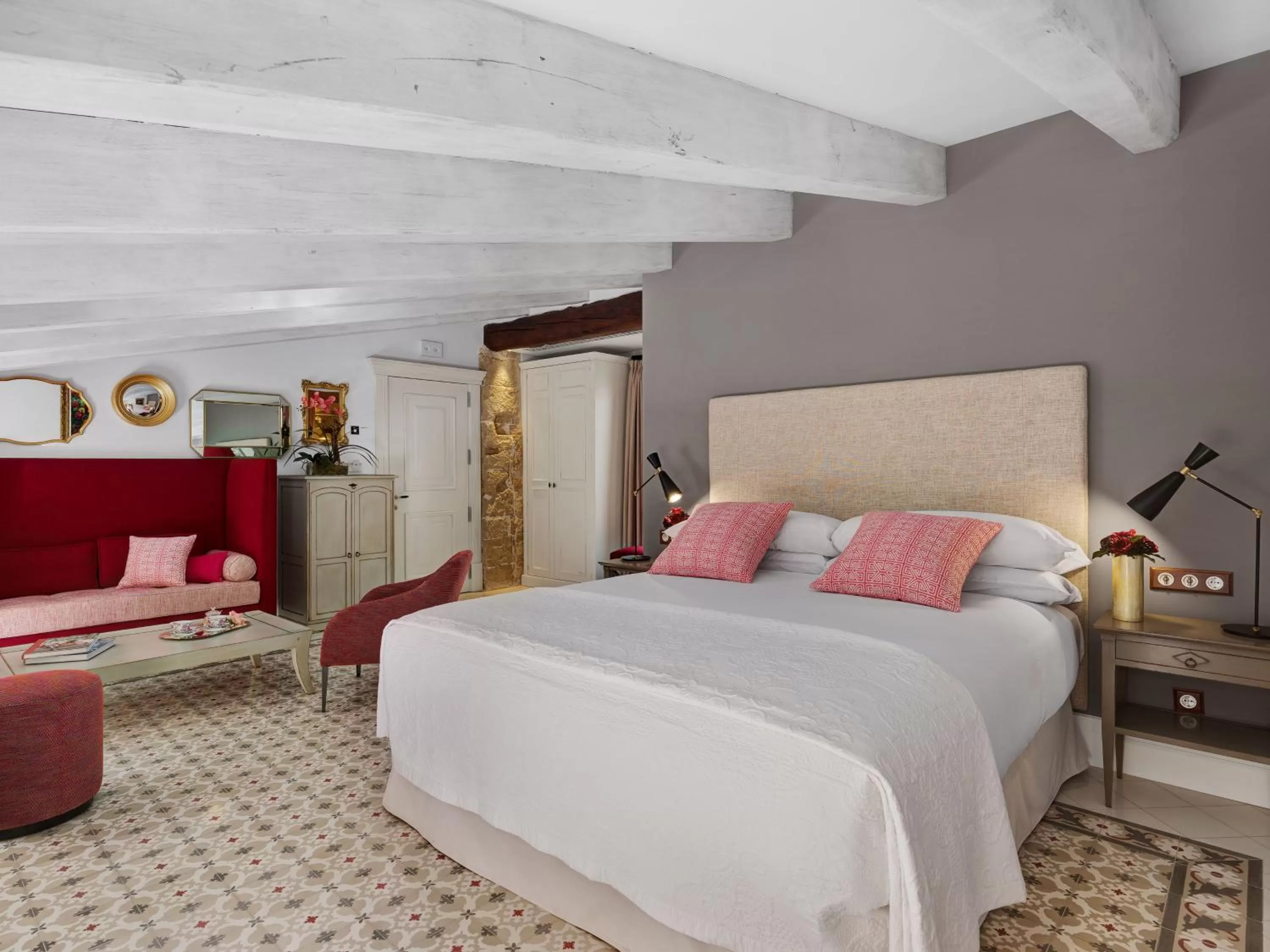 Photo of the whole room, Bed in Hotel Gloria de Sant Jaume