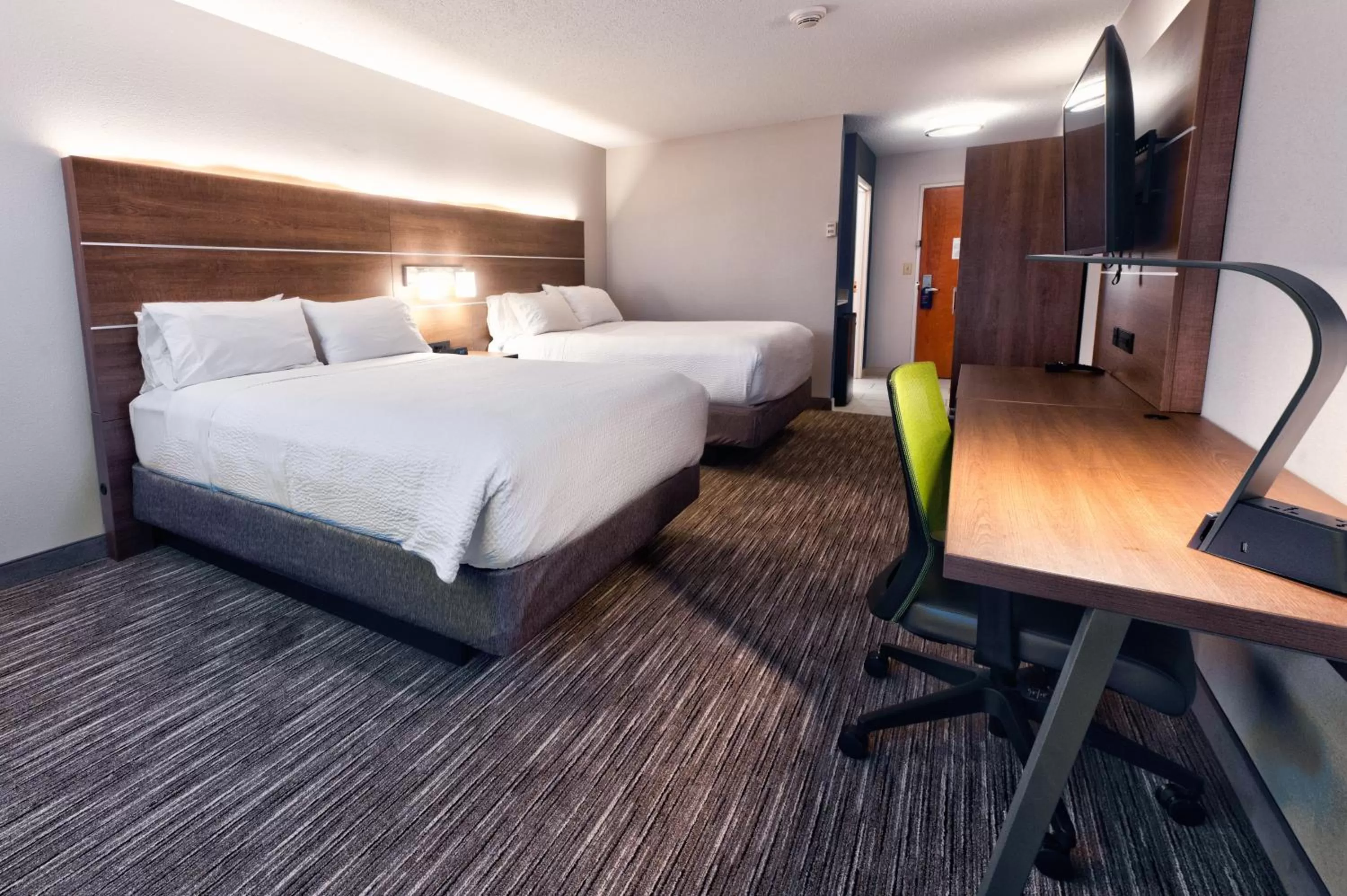 Photo of the whole room, Bed in Holiday Inn Express Hotel & Suites Goshen by IHG