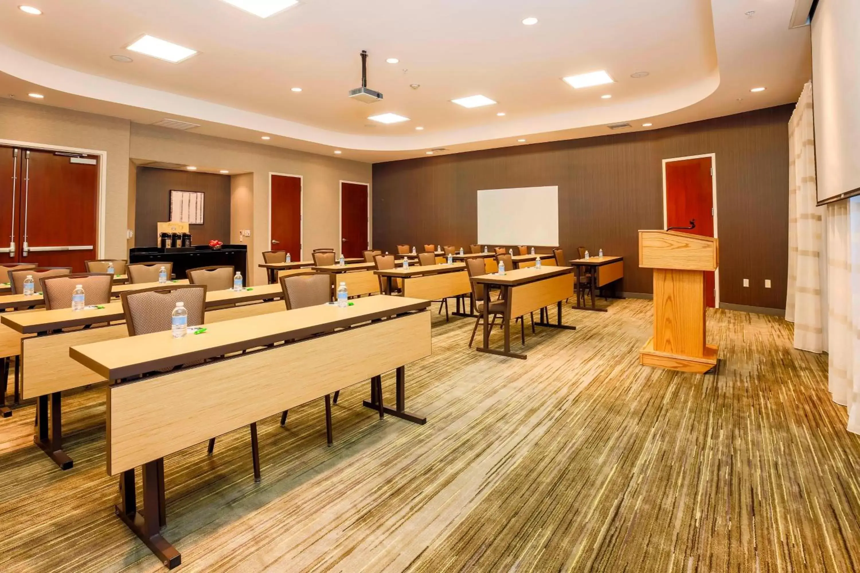 Meeting/conference room, Restaurant/Places to Eat in Courtyard by Marriott Dallas Arlington South