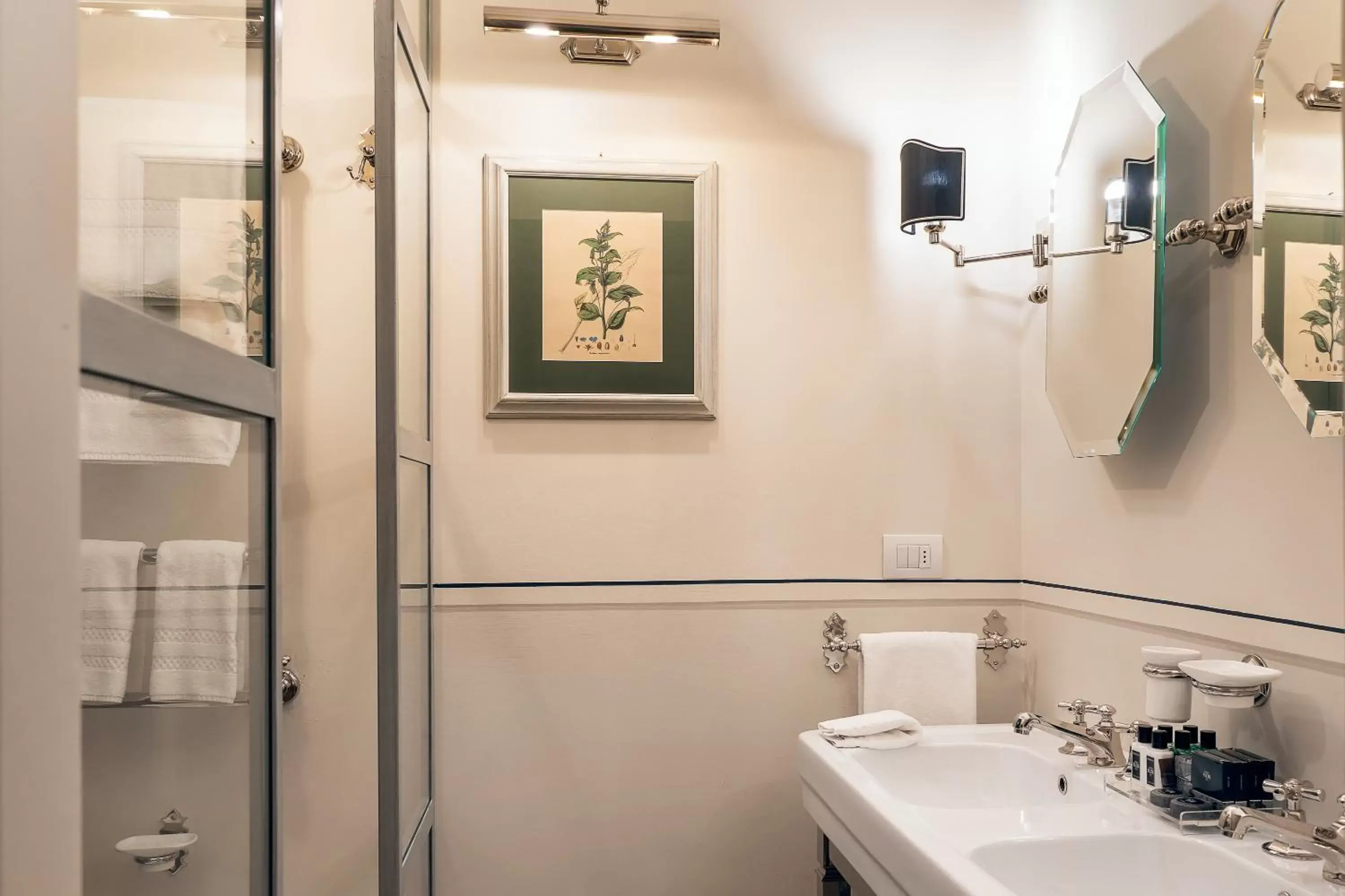 Bathroom in Corte Calzaiuoli Elegant Suites