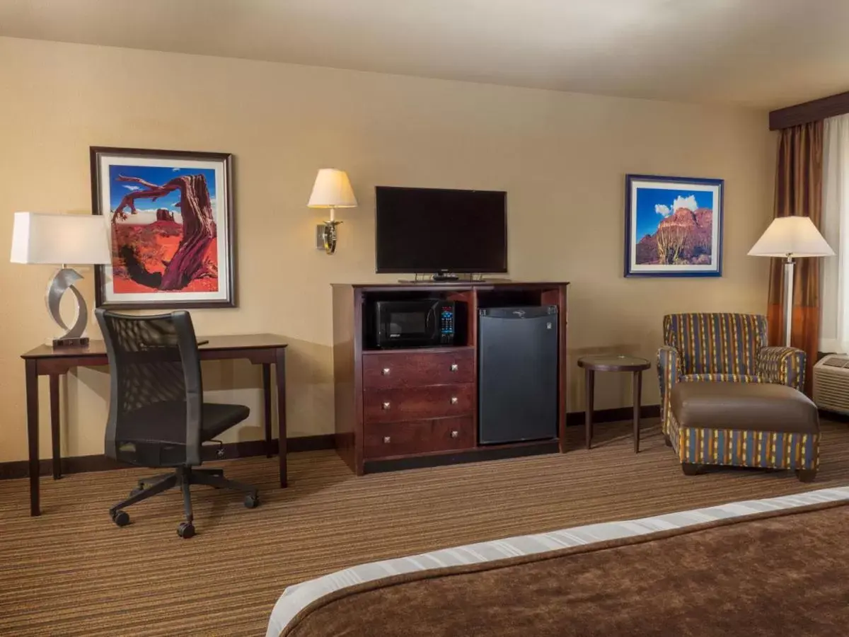 TV and multimedia, TV/Entertainment Center in Best Western Plus Winslow Inn