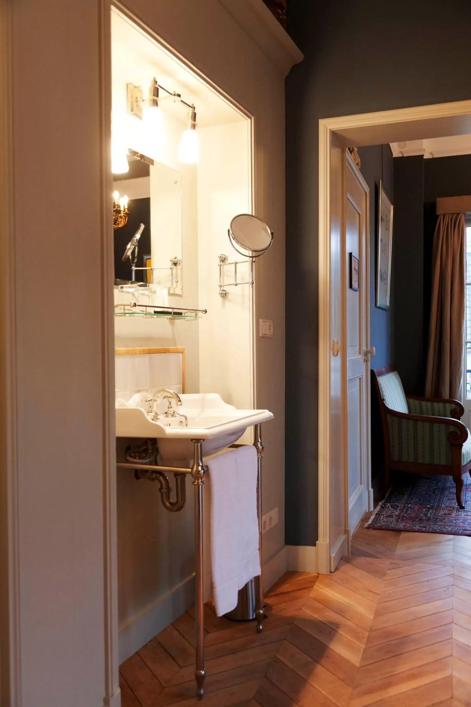 Decorative detail, Bathroom in Logement Swaenenvecht