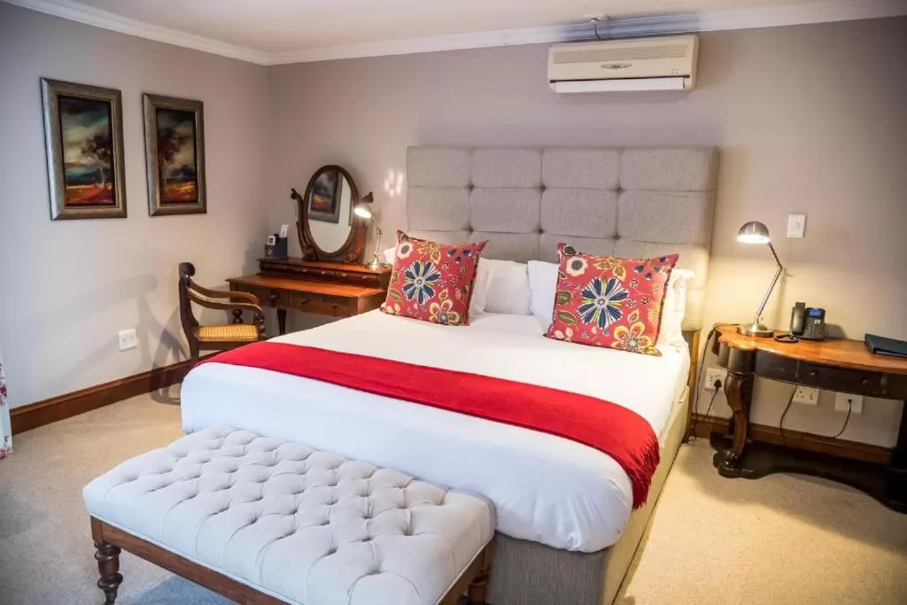 Bedroom, Bed in Issaquena Heights Boutique Hotel