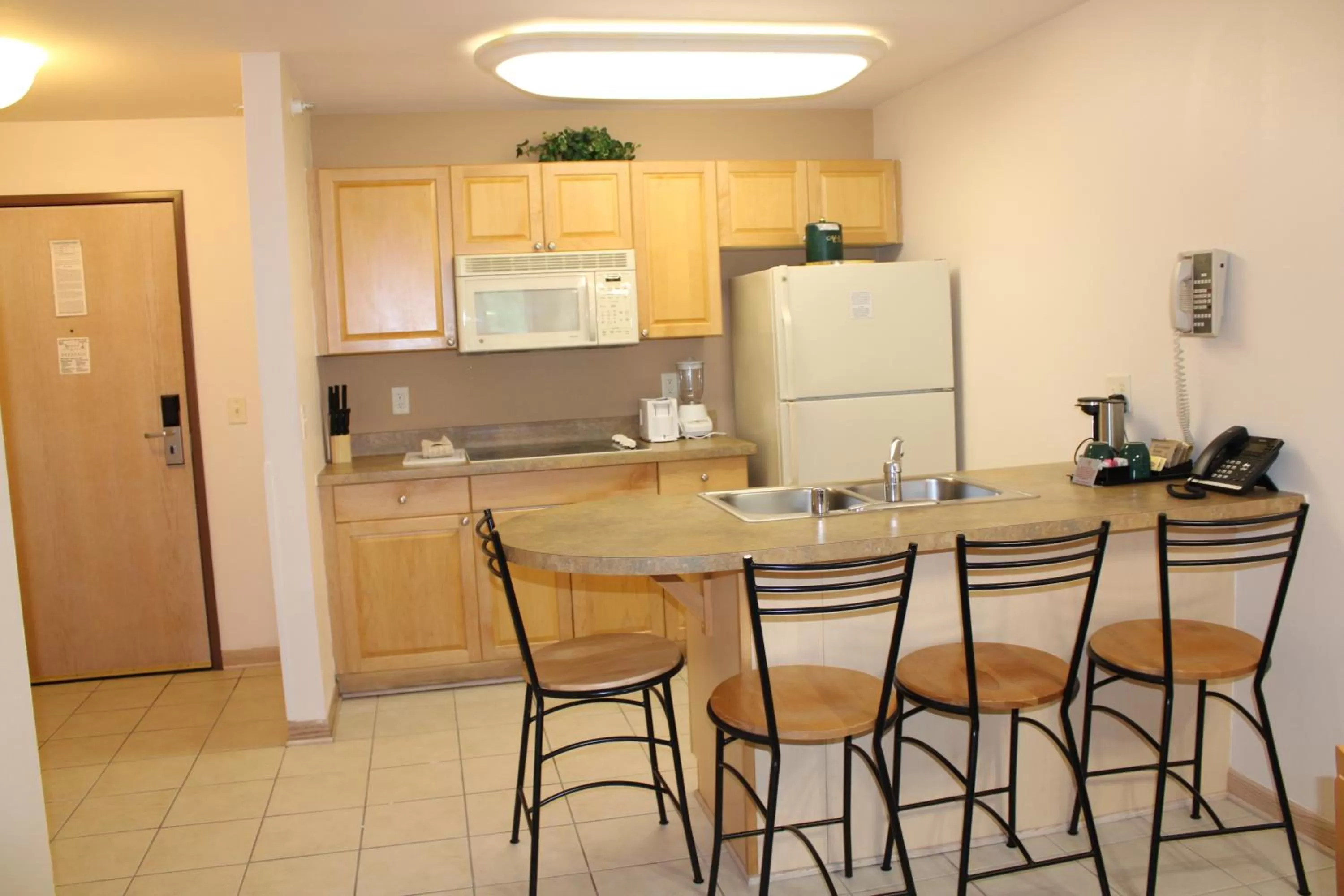 Kitchen or kitchenette, Kitchen/Kitchenette in Mill Creek Hotel