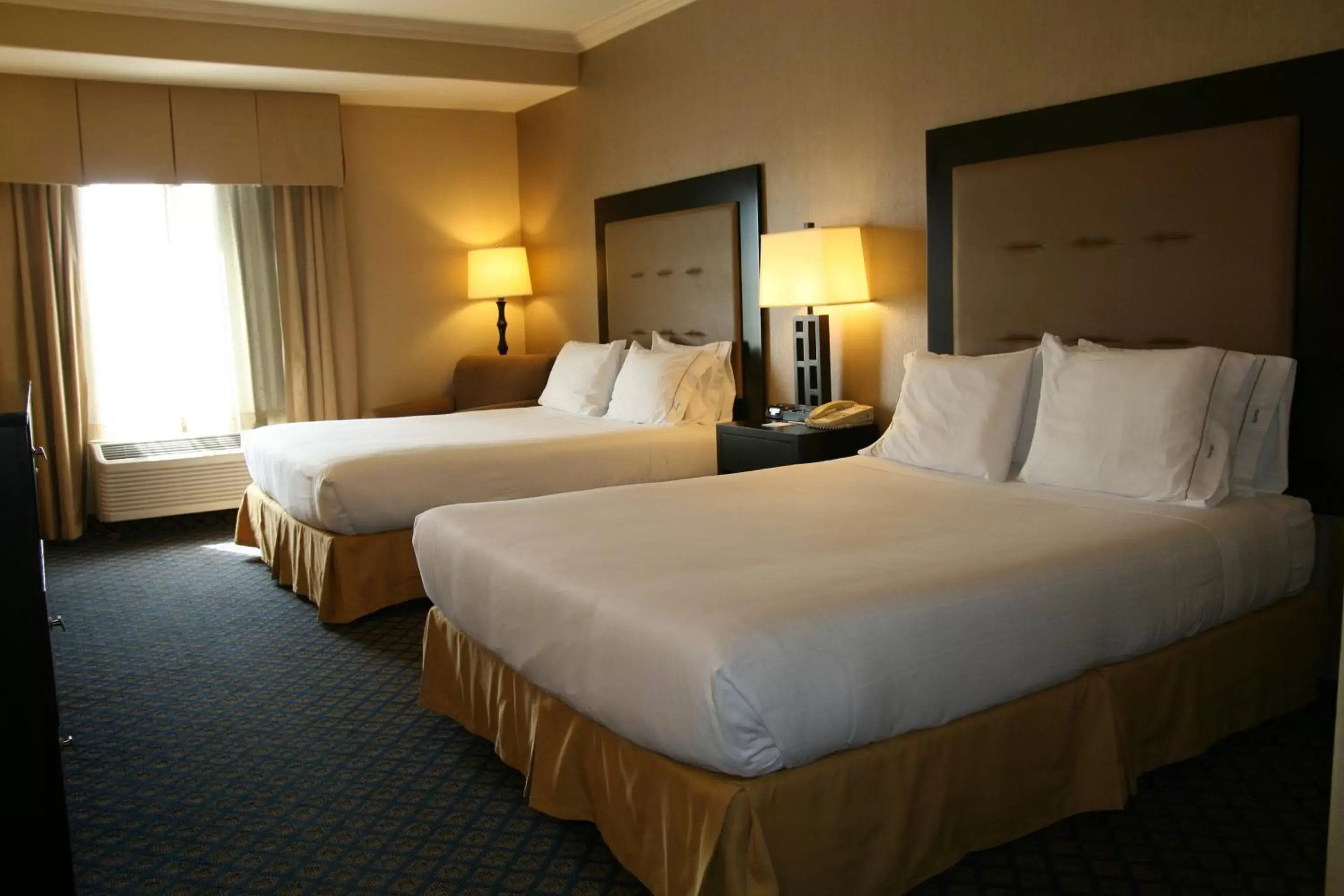 Photo of the whole room, Bed in Holiday Inn Express San Pablo - Richmond Area, an IHG Hotel