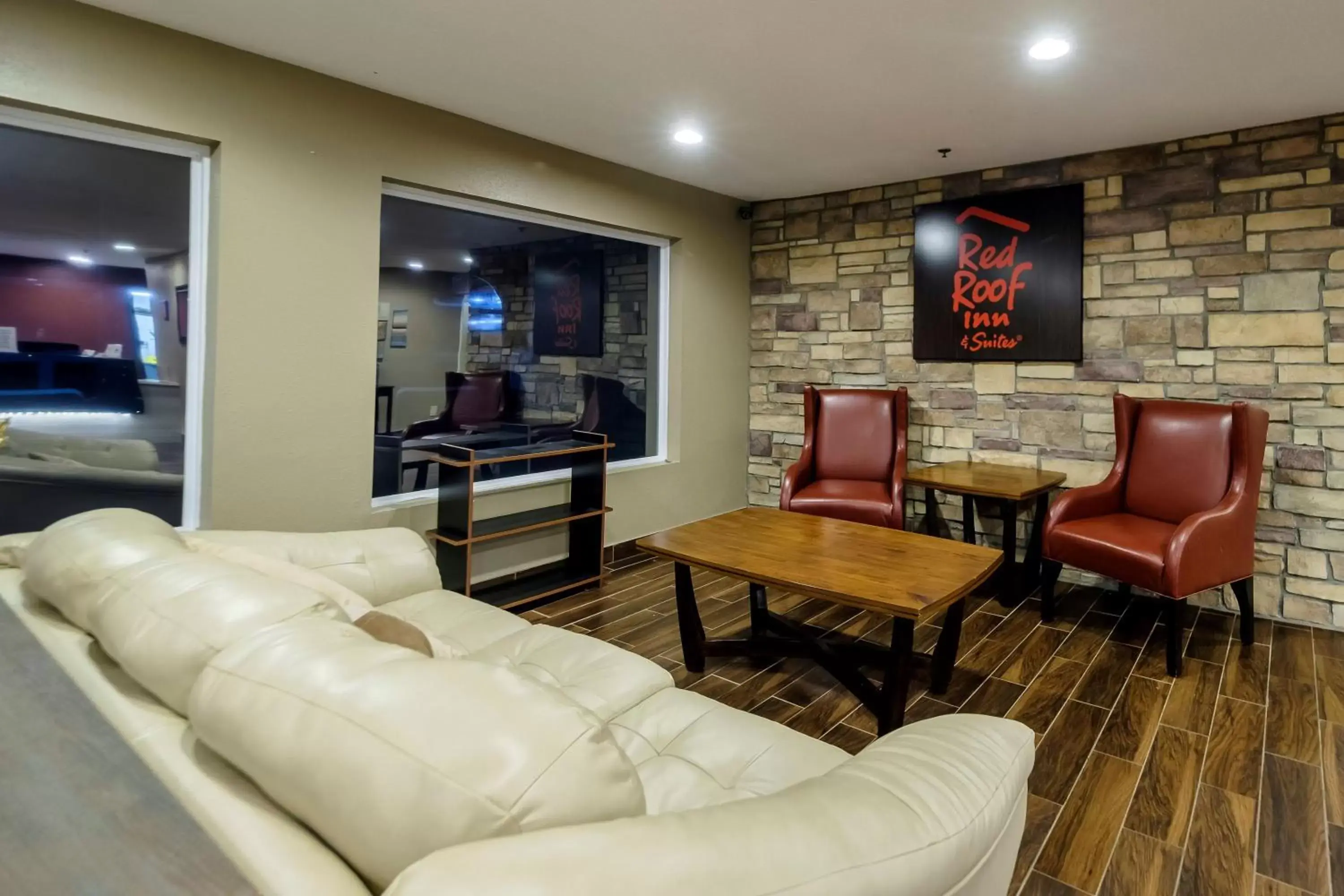 Lobby or reception, Seating Area in Red Roof Inn Osage Beach - Lake of the Ozarks