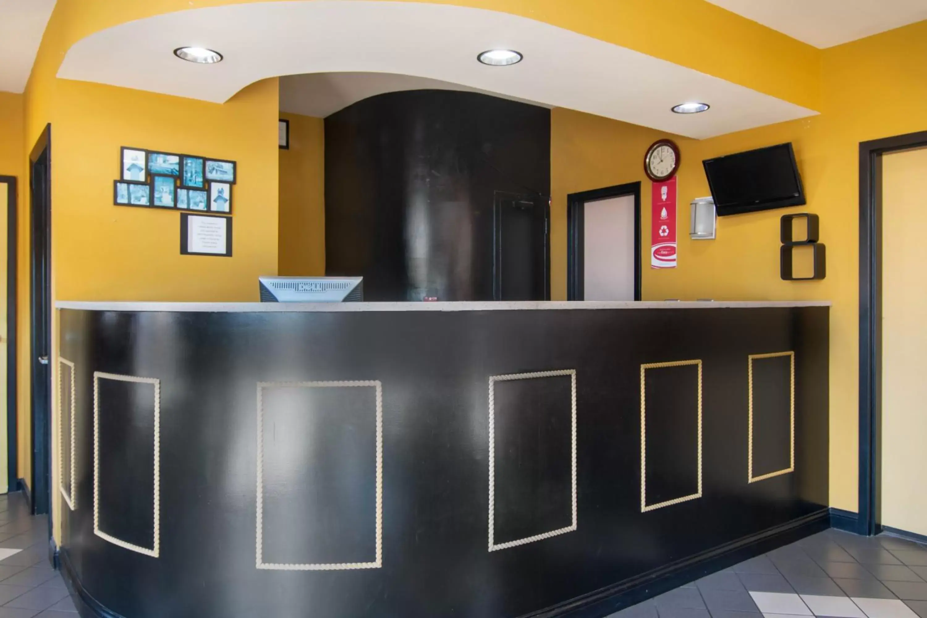 Lobby or reception in Econo Lodge Inn & Suites Lobby or reception in Econo Lodge Inn & Suites