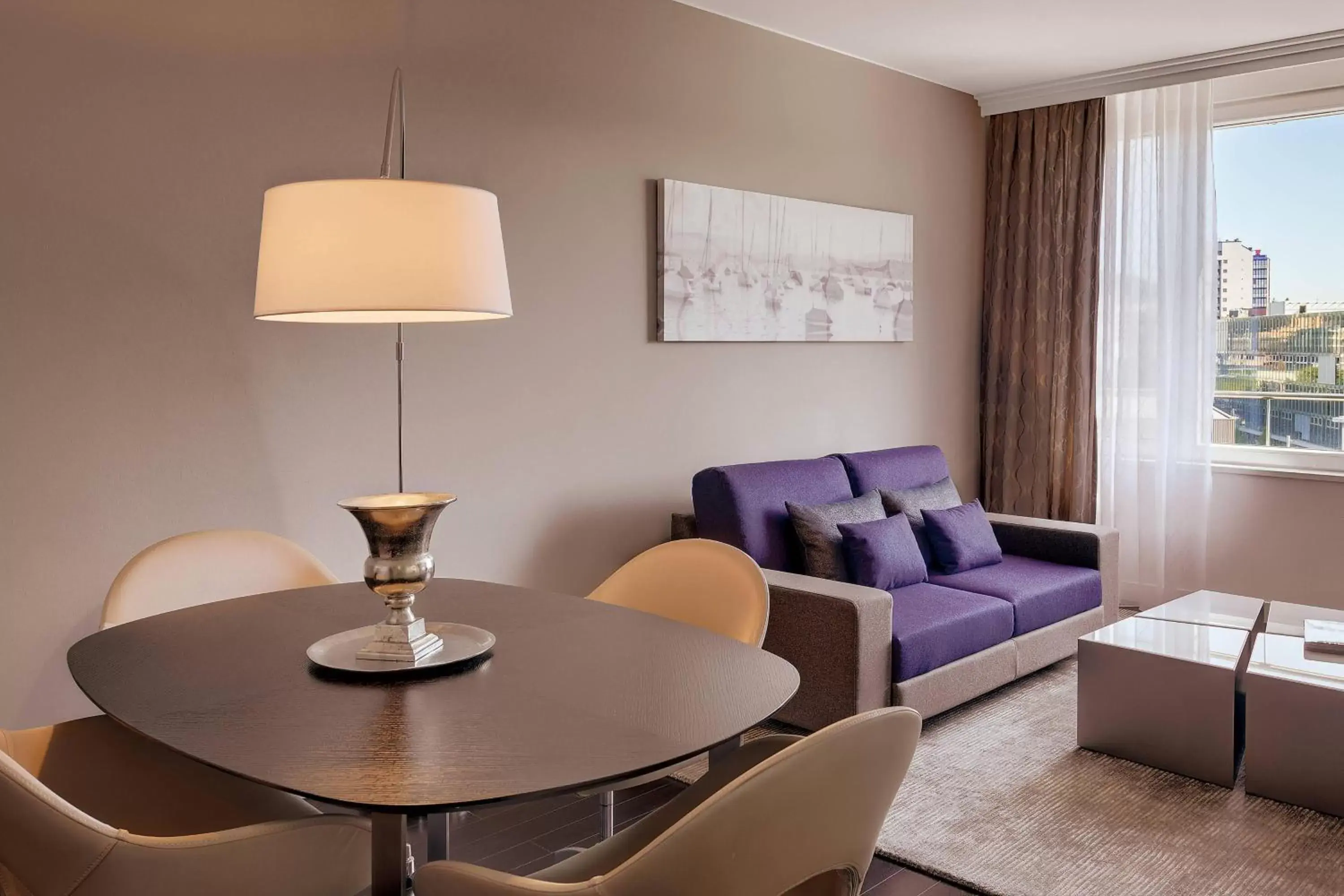 Living room, Seating Area in Courtyard by Marriott Zurich North