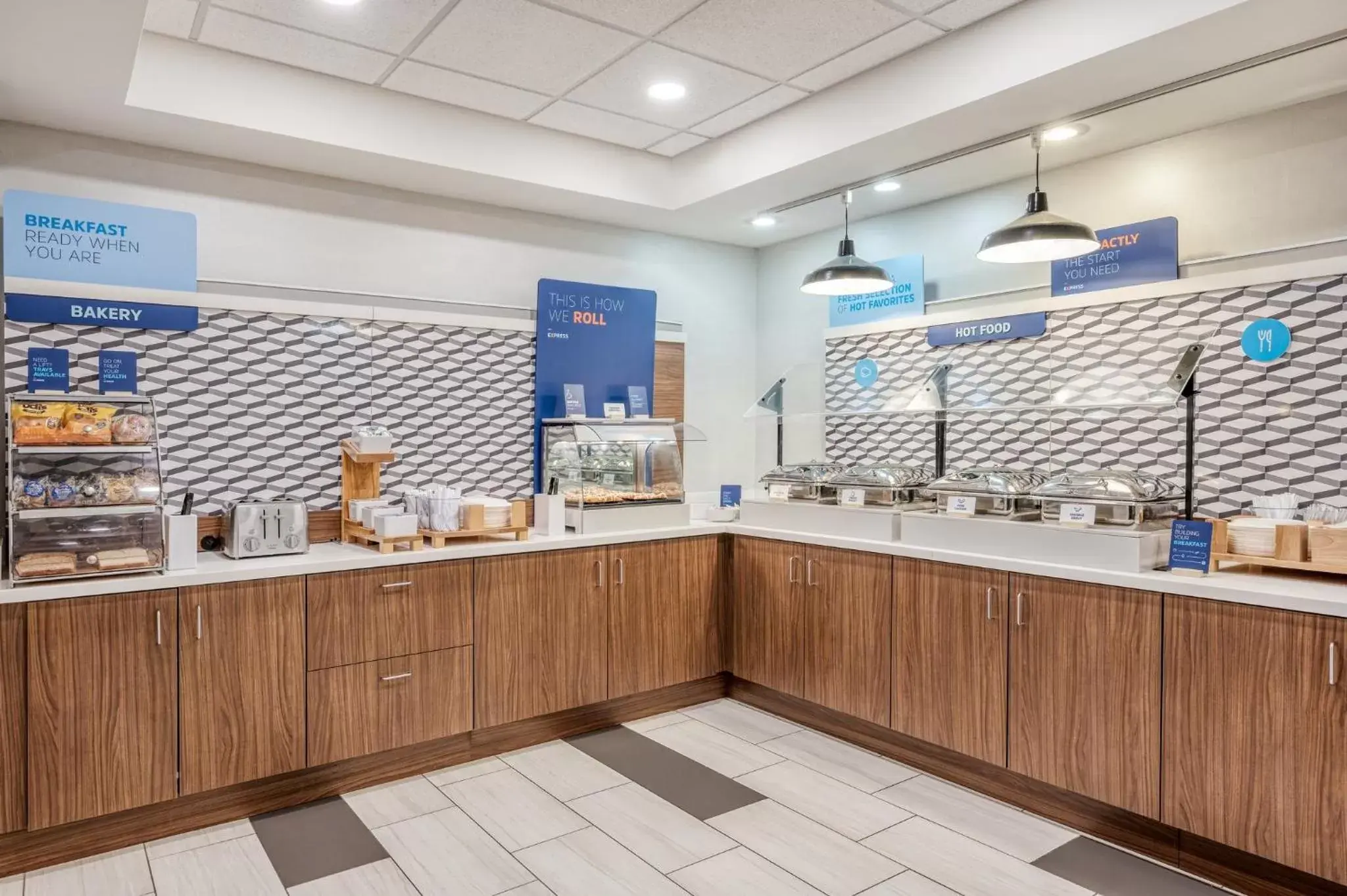 Breakfast, Restaurant/Places to Eat in Holiday Inn Express & Suites Vandalia, an IHG Hotel