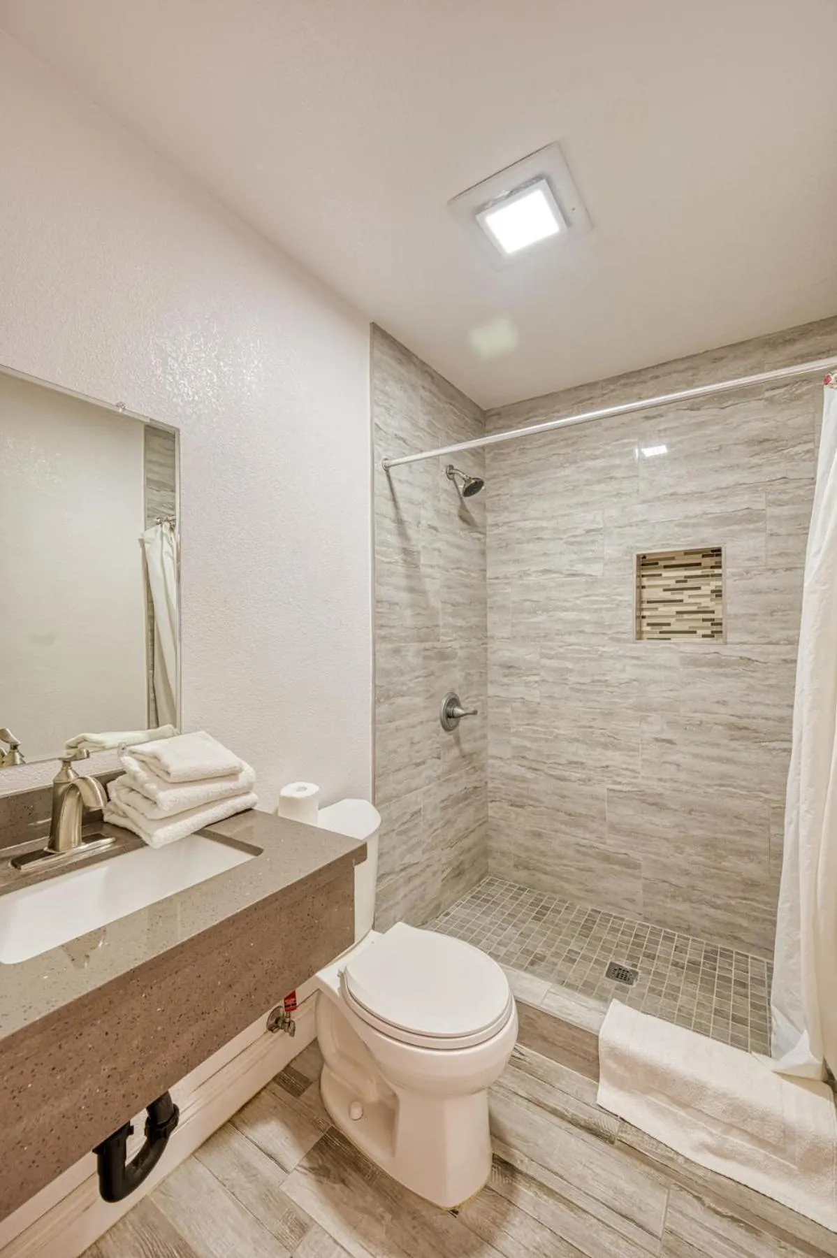 ERTH INN by AGA- Mojave