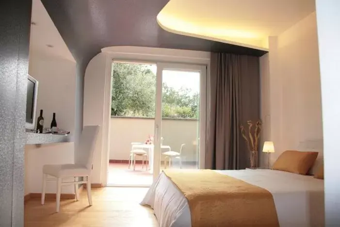 Balcony/Terrace, Bed in Mareneve Resort