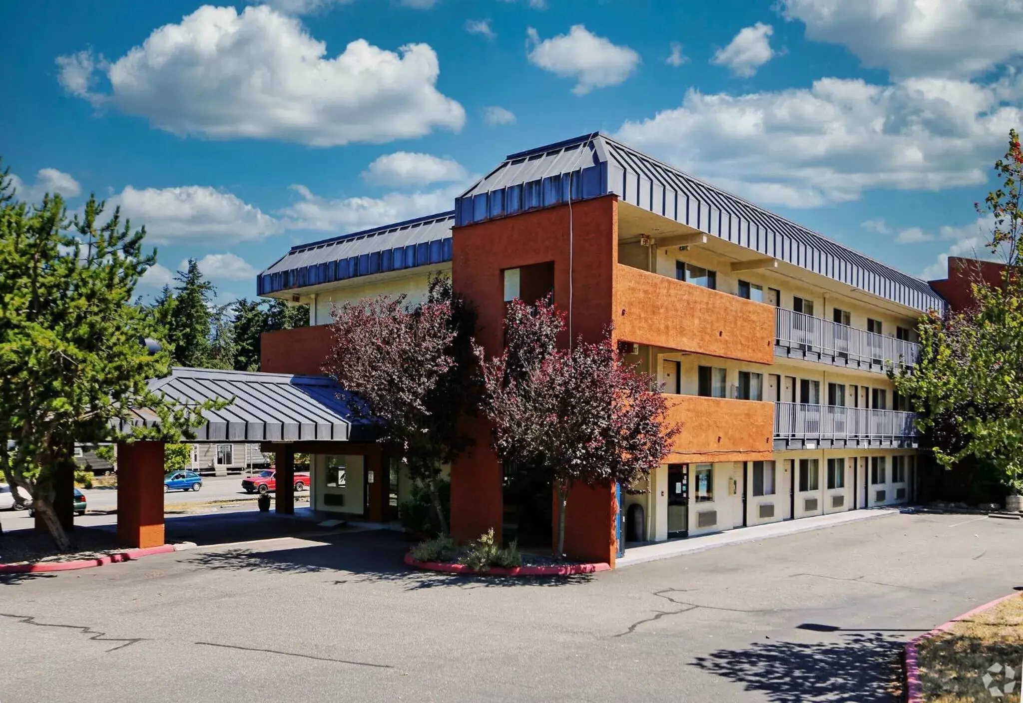 Property building in Olympic Inn & Suites Port Angeles