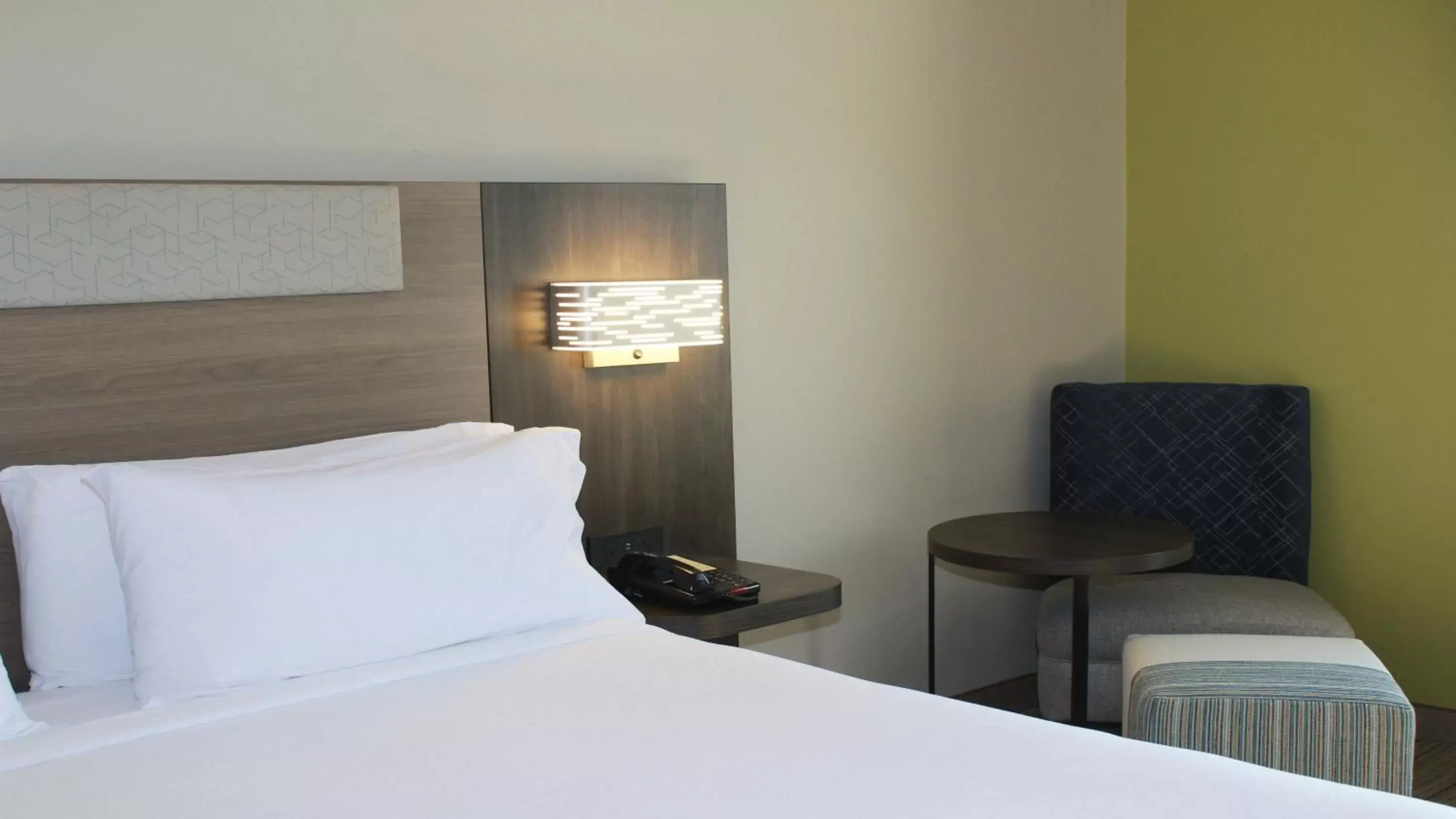 Photo of the whole room, Bed in Holiday Inn Express Hotel & Suites - Wilson - Downtown, an IHG Hotel