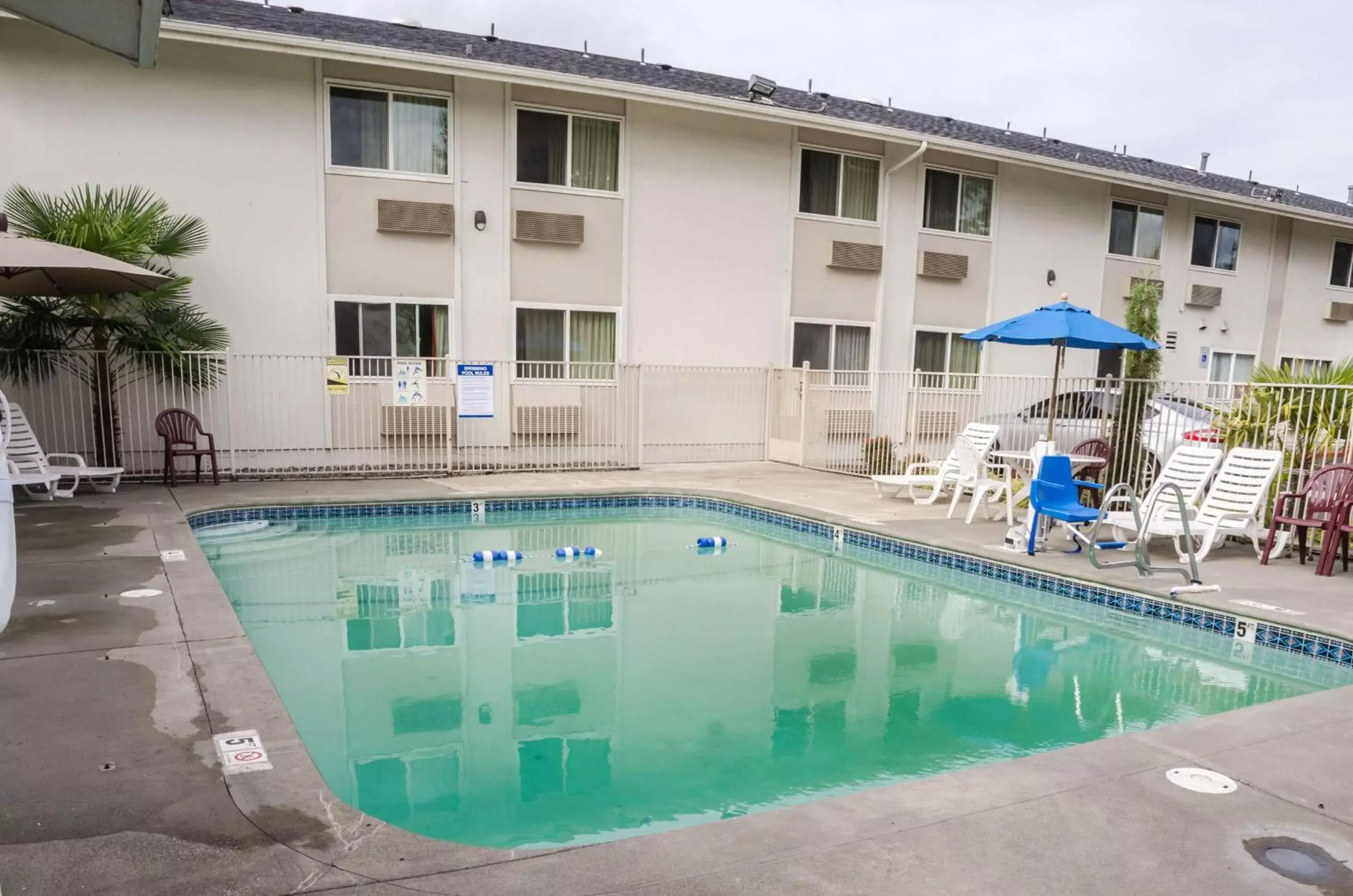 Activities, Swimming Pool in Motel 6-Seattle, WA - Sea-Tac Airport South