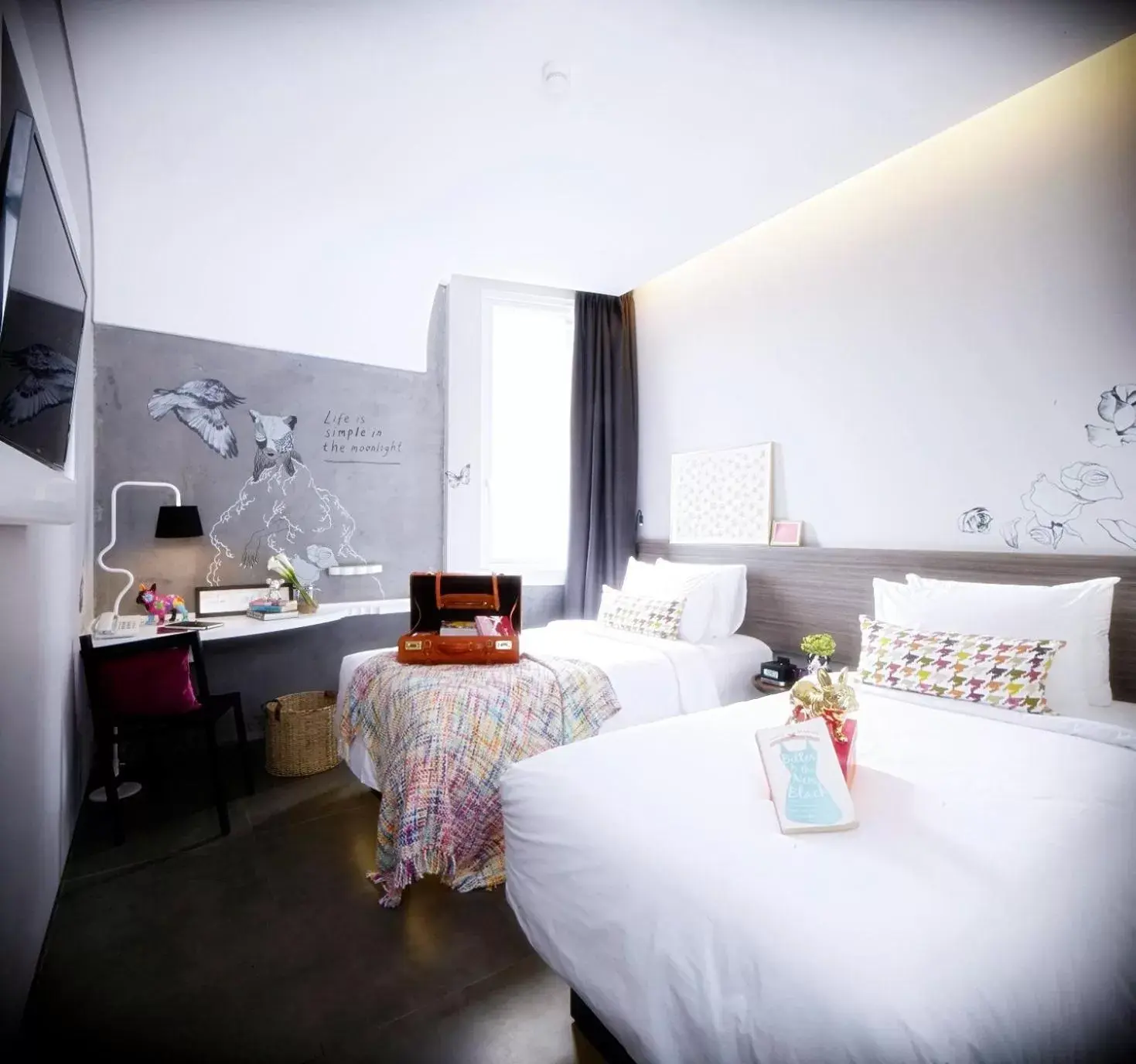 Photo of the whole room, Bed in ARTOTEL Thamrin Jakarta