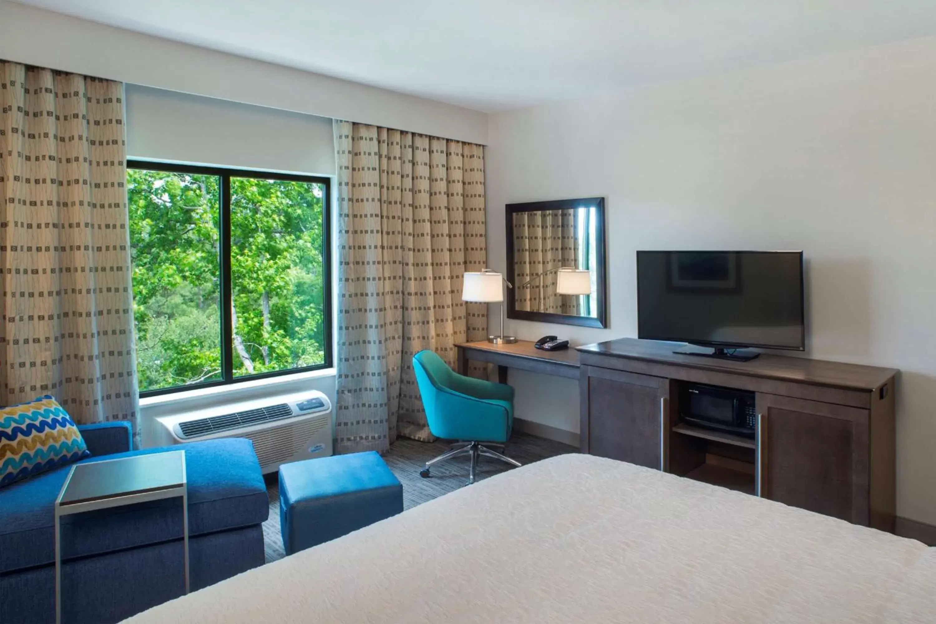 Bed in Hampton Inn Gulf Shores Bed in Hampton Inn Gulf Shores