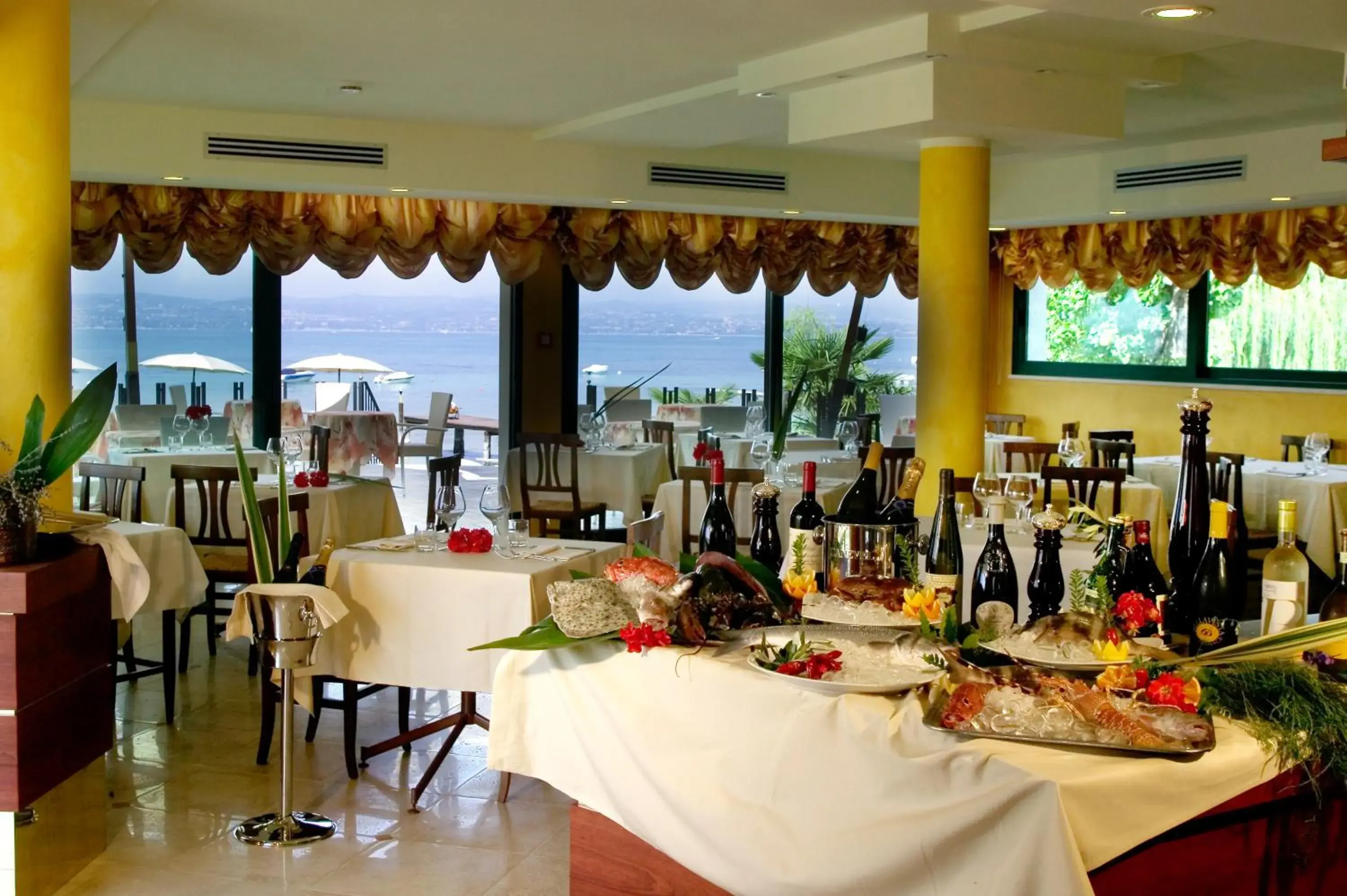 Property building, Restaurant/Places to Eat in Hotel La Rondine