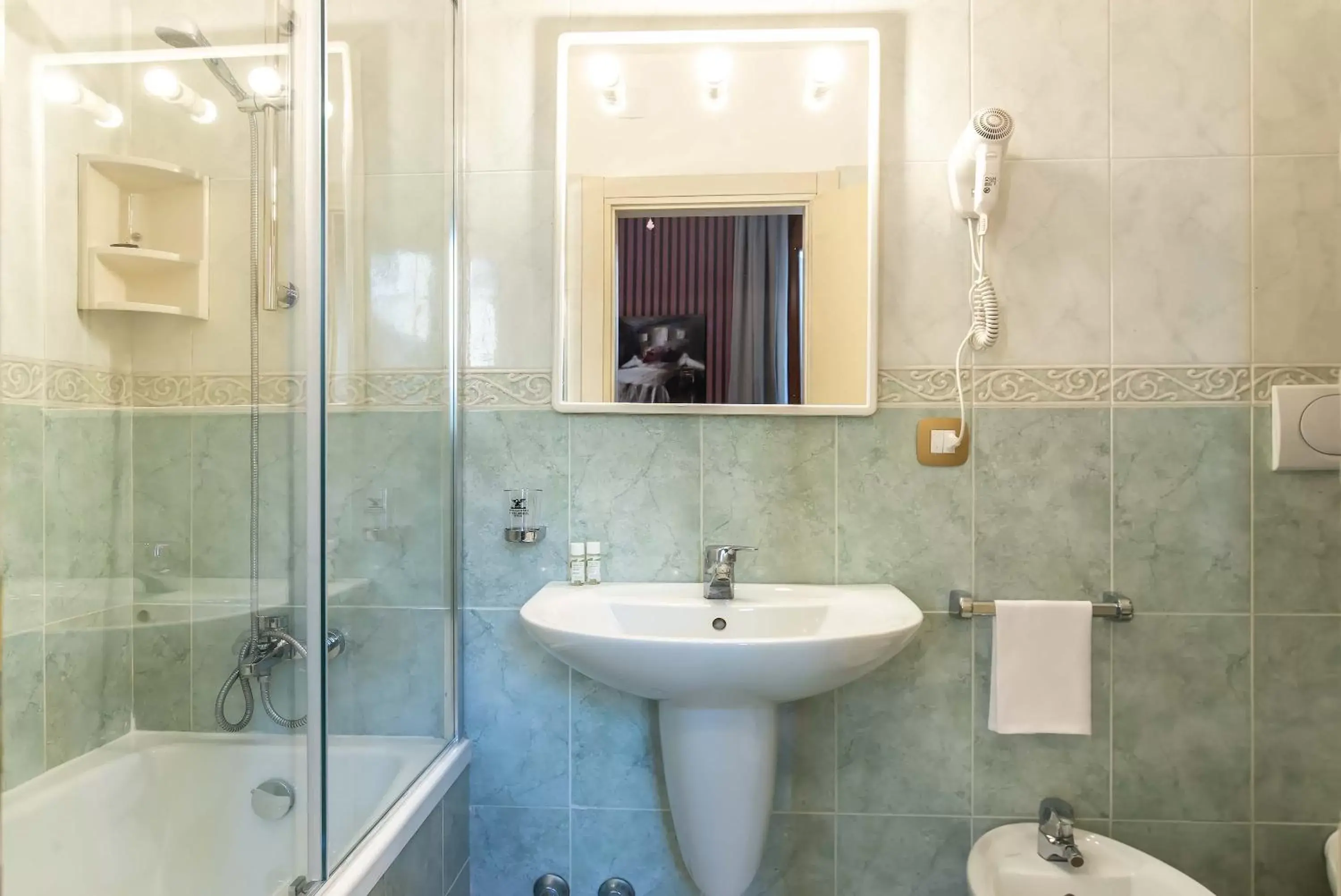 Bathroom in Hotel La Fenice et Des Artistes