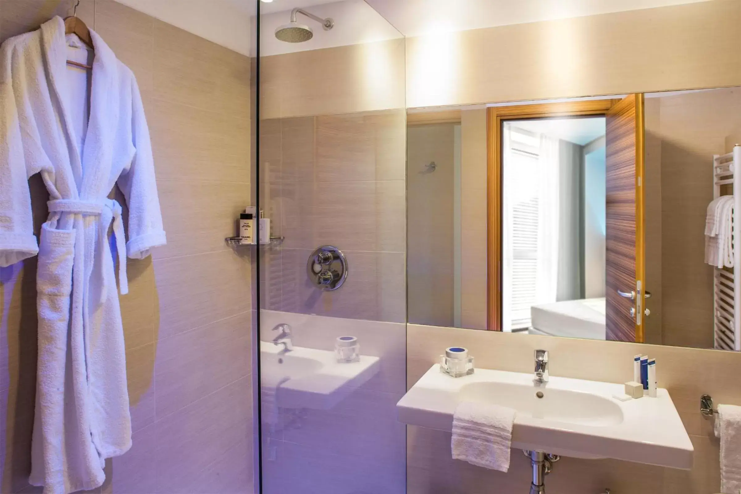 Toilet, Bathroom in Hotel degli Arcimboldi