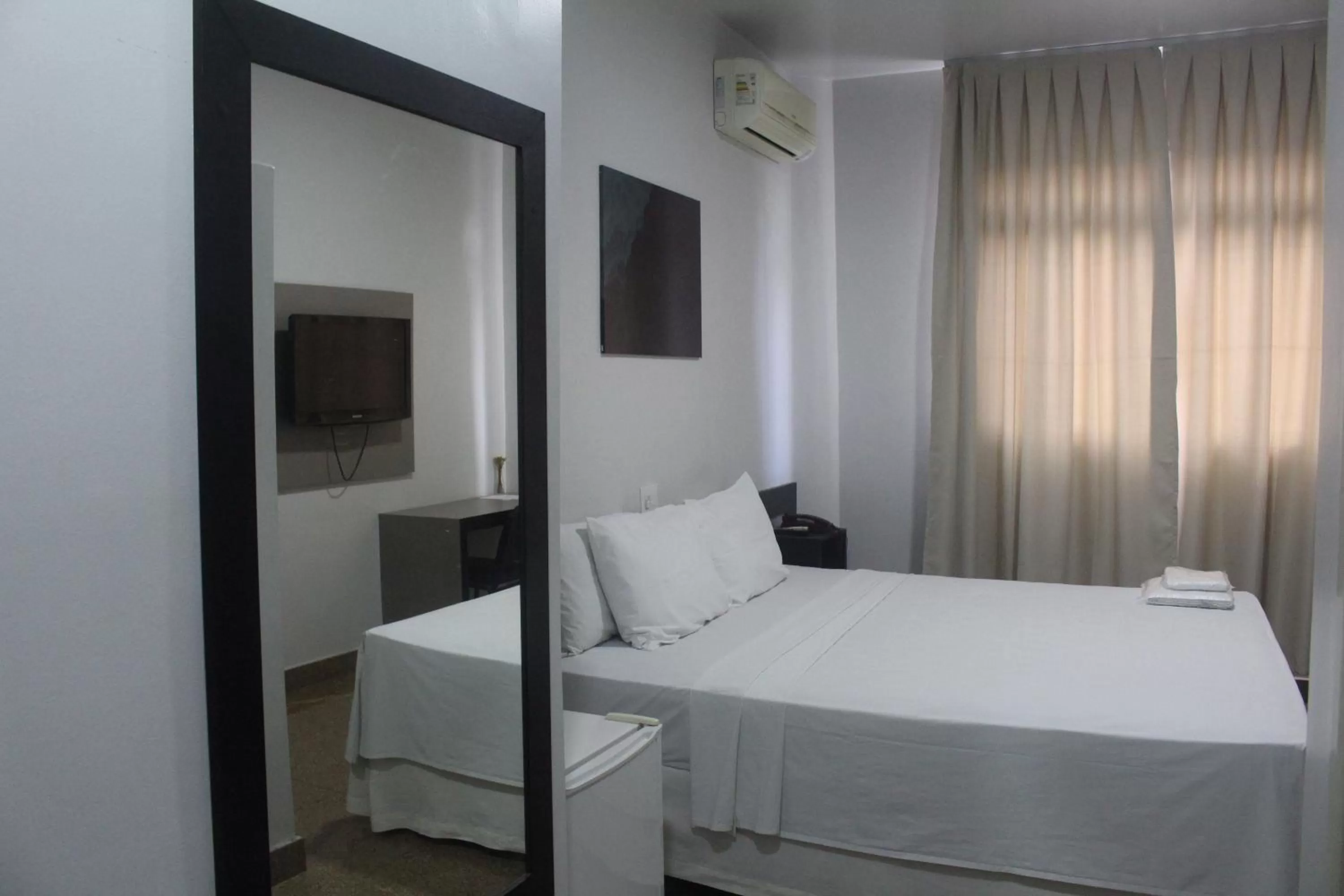 Photo of the whole room, Bed in Hotel Oscar Blue Montes Claros