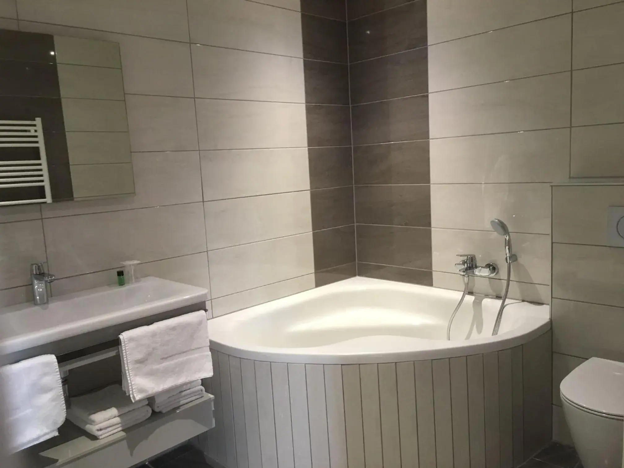 Bathroom in Hotel-Restaurant St-Christophe