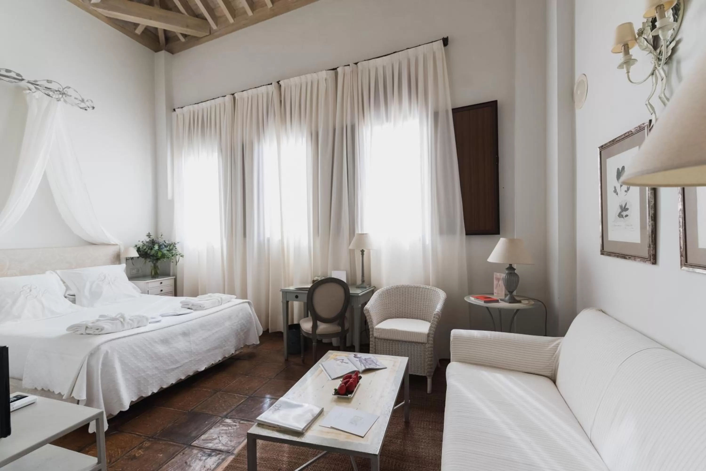 Seating area, Bed in Palacio De Los Navas