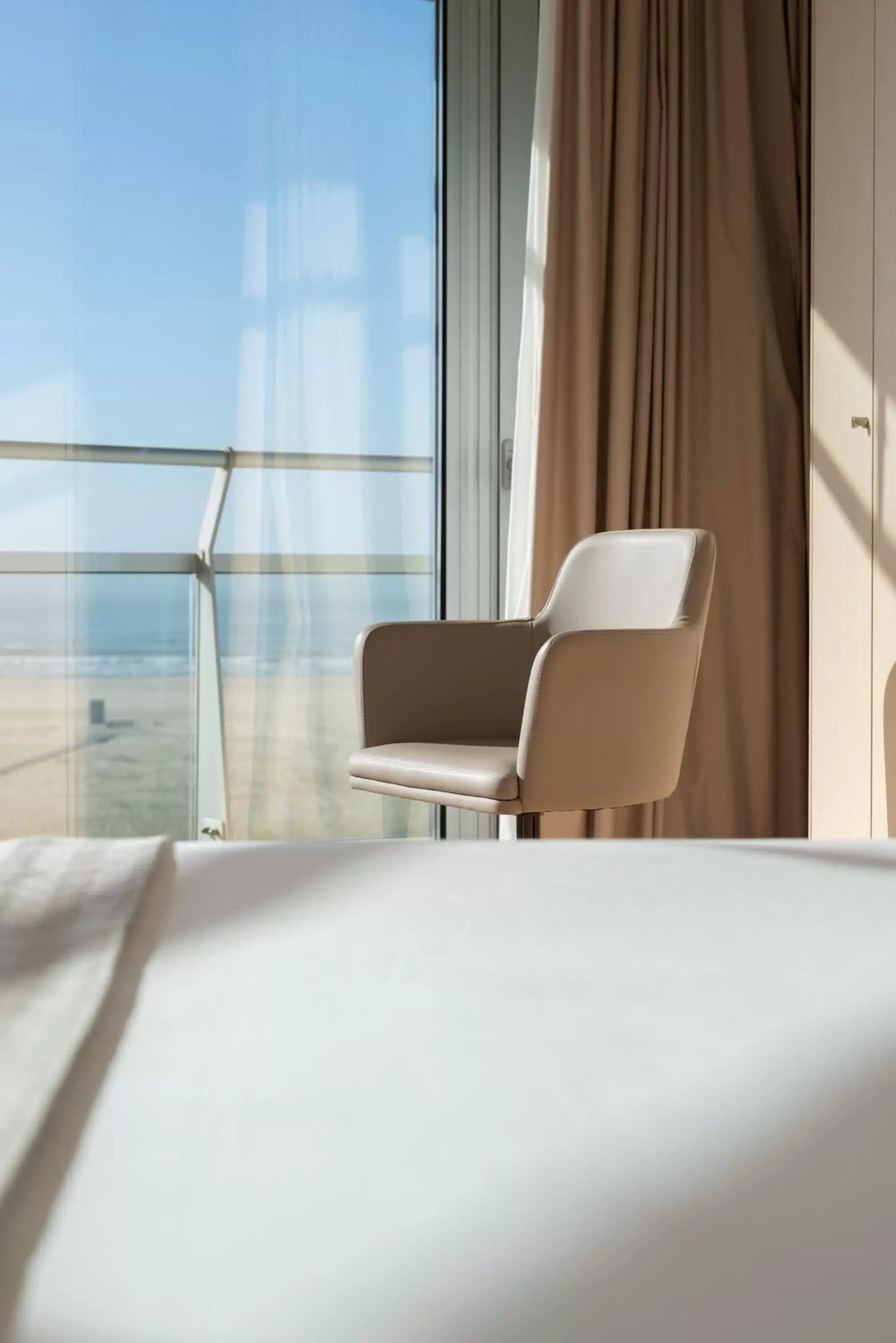 Sea view, Bed in Eurostars Oasis Plaza