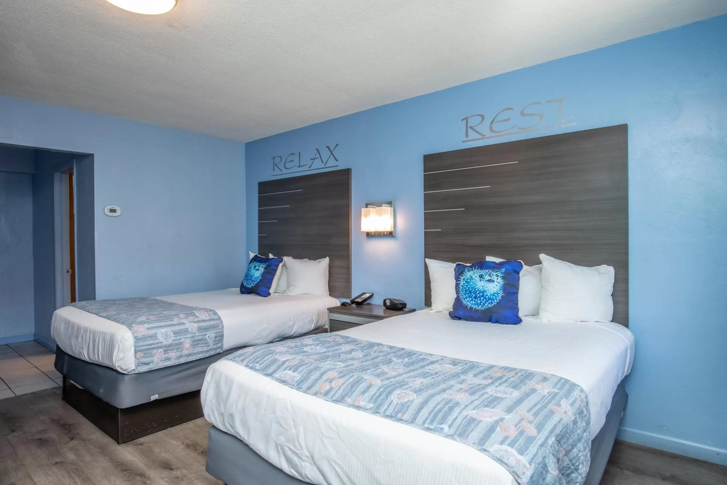 Bed in Aqua Breeze Inn