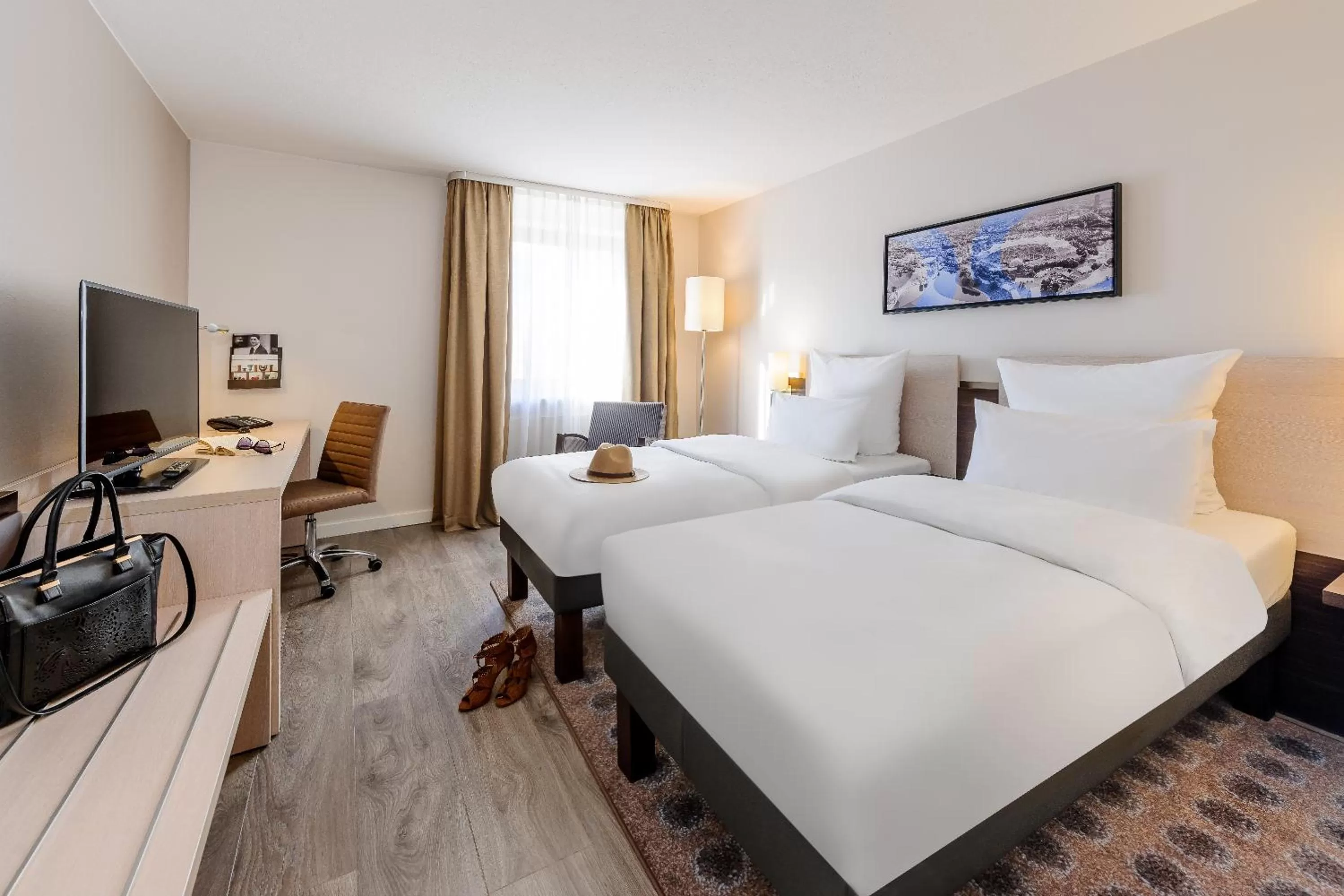 Photo of the whole room, Bed in Mercure Hotel München Süd Messe