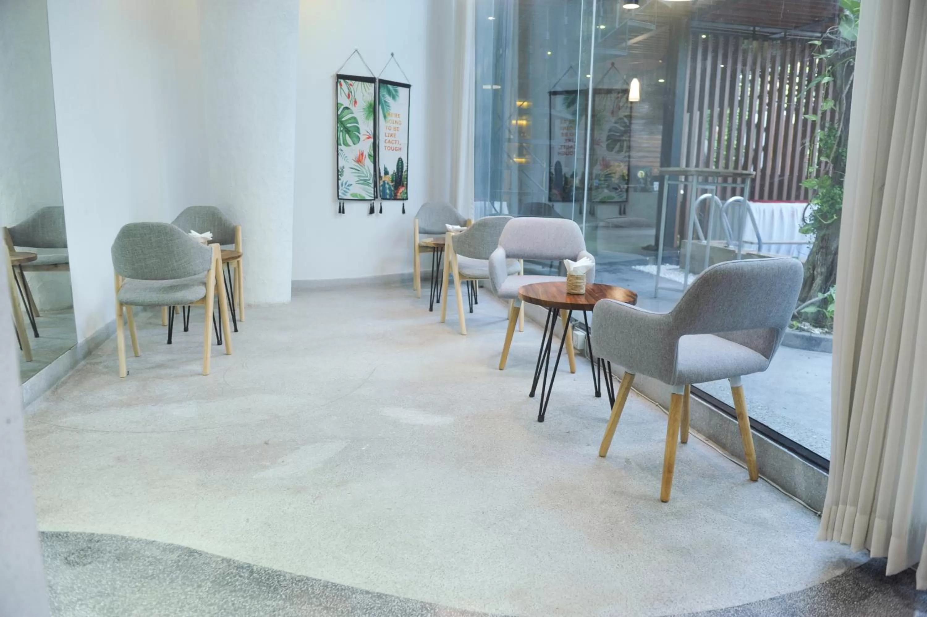 Restaurant/places to eat in Bopha Bassac Boutique Hotel