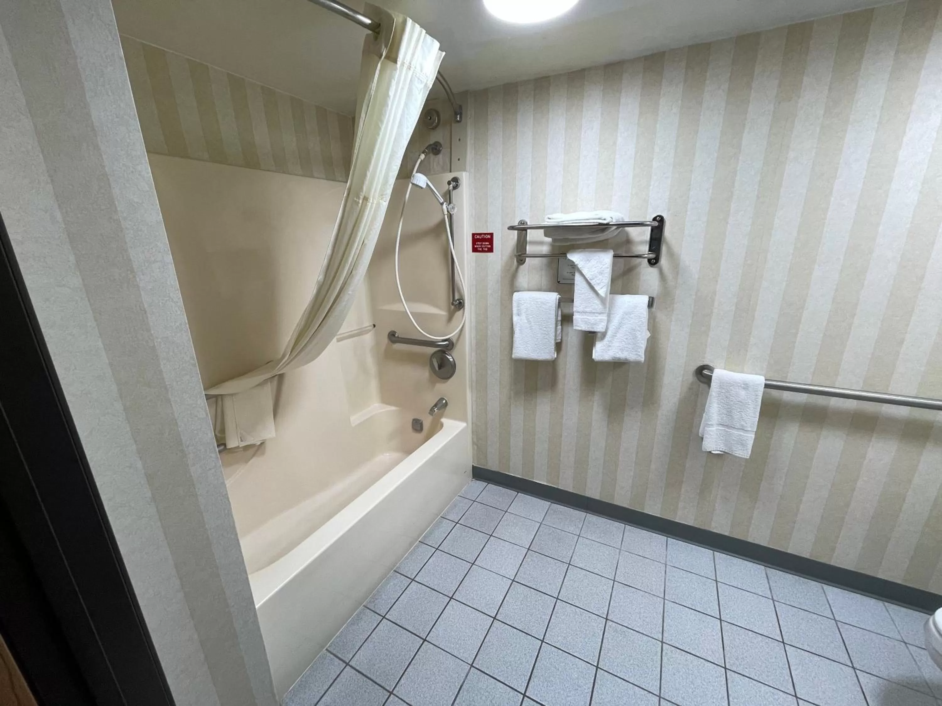 Property building in Quality Inn & Suites Gibsonia - Pittsburgh North