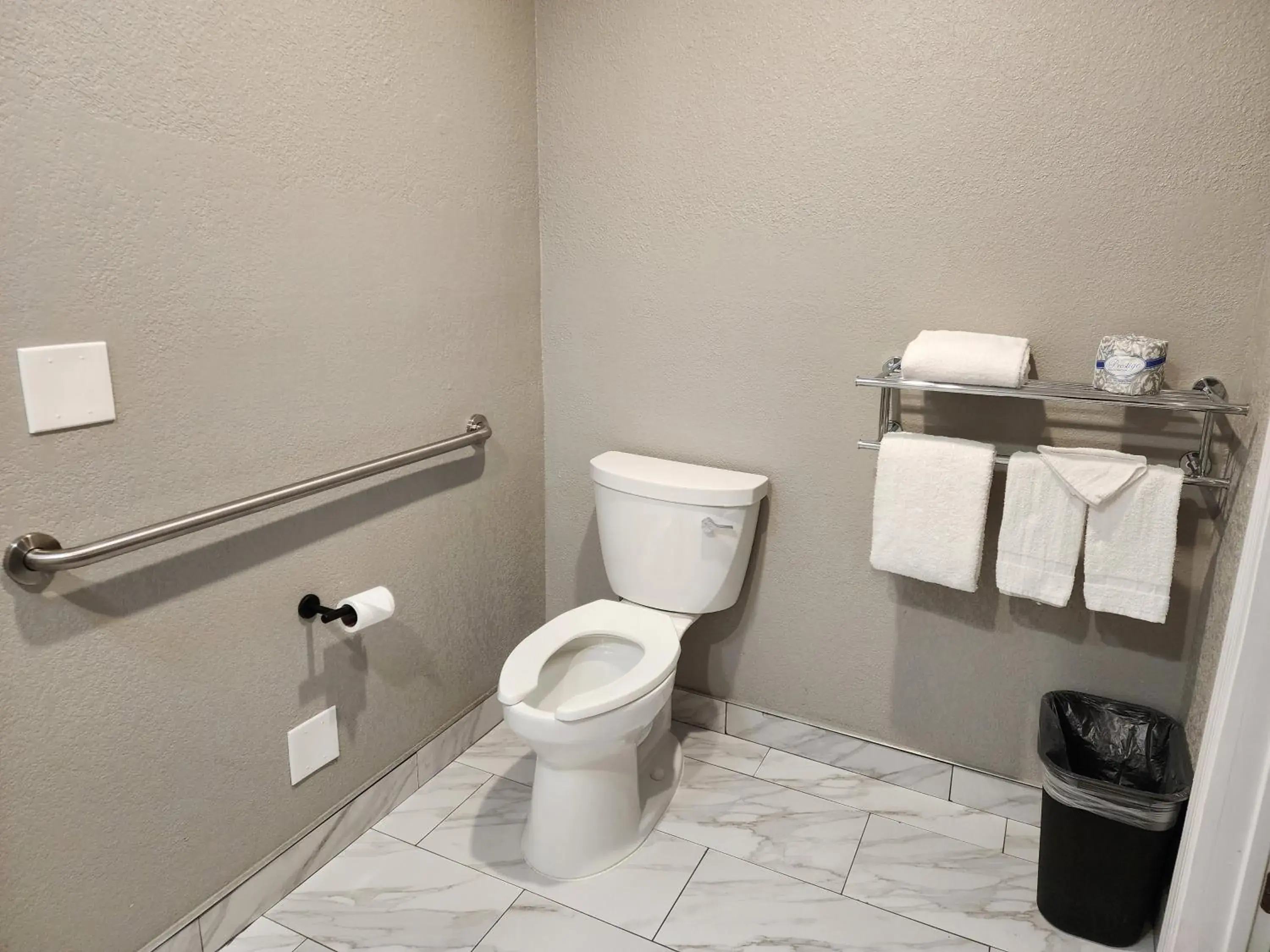 Toilet, Bathroom in Studio 6 Sacramento, CA Natomas