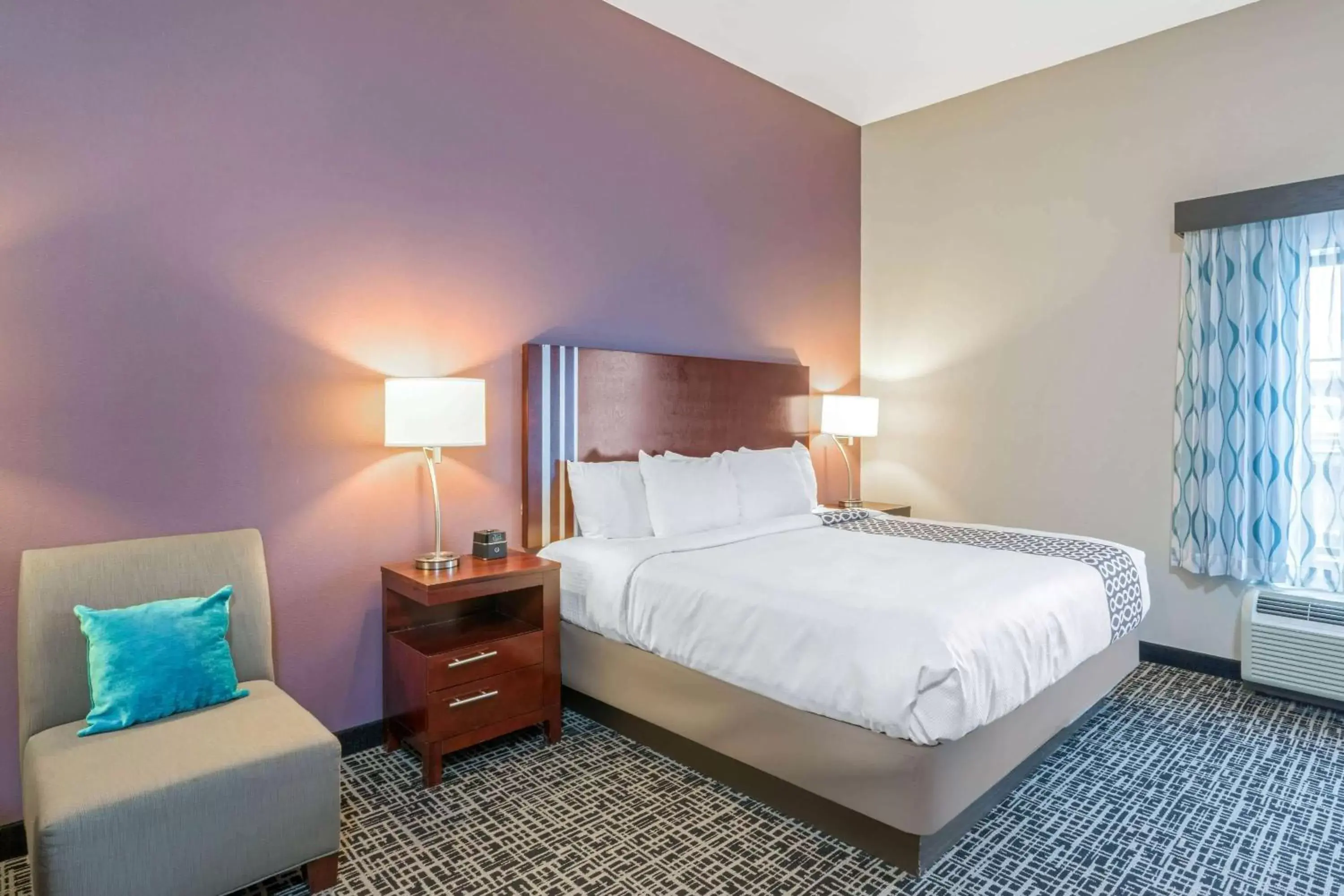 Photo of the whole room, Bed in La Quinta by Wyndham Oklahoma City -Yukon
