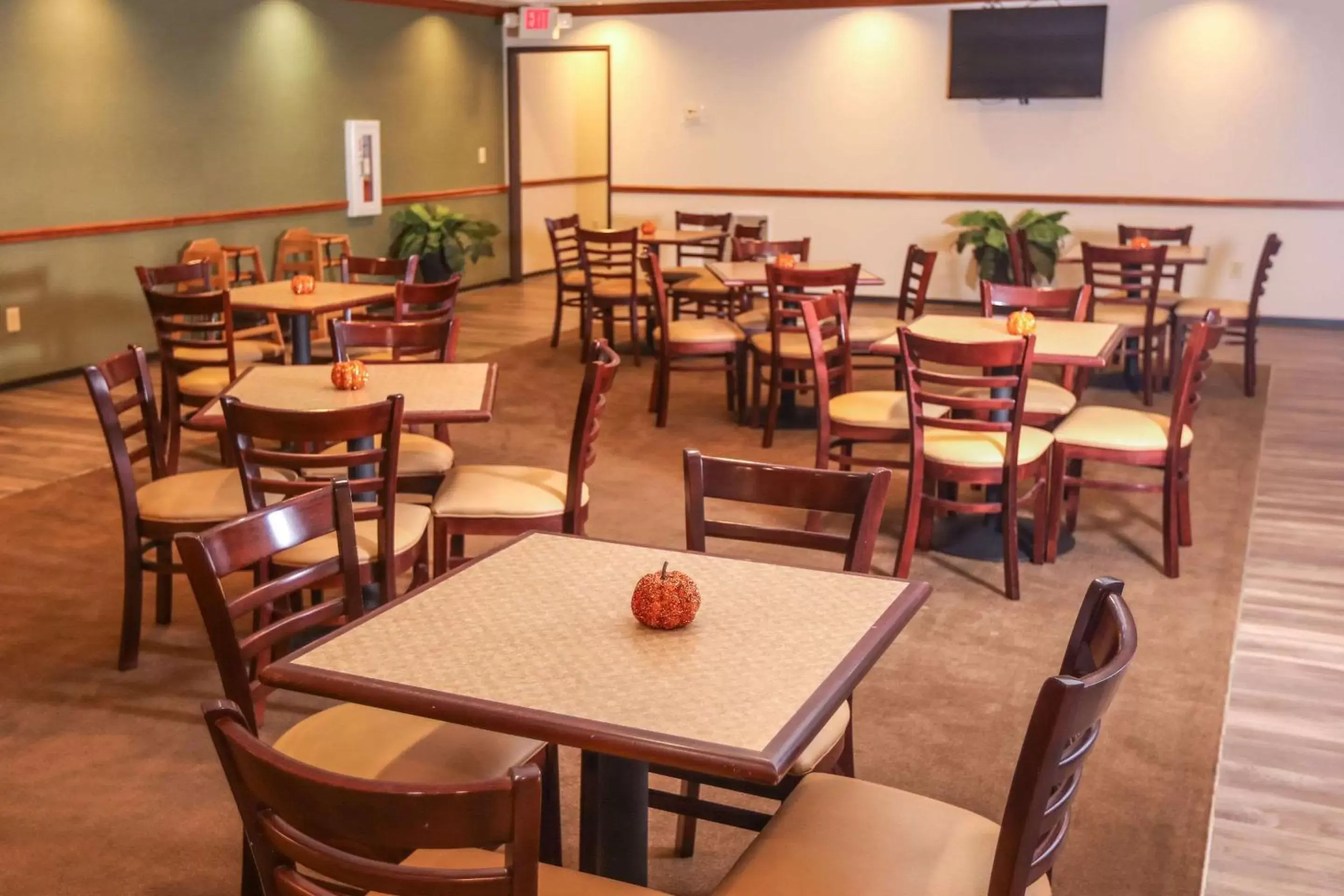 Restaurant/Places to Eat in Sleep Inn & Suites Shepherdsville Louisville South