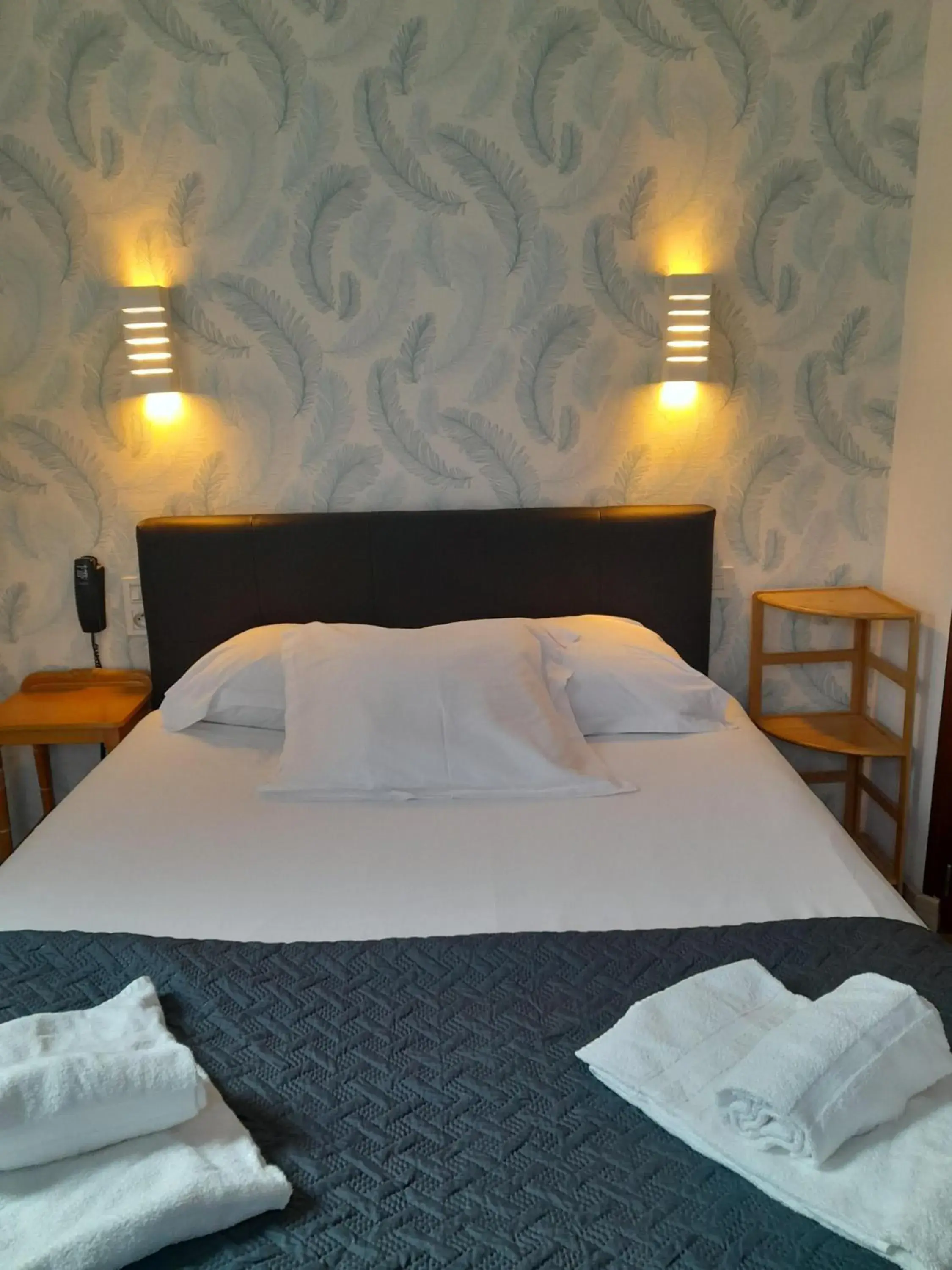 Bed in Hotel La Voilerie Cancale bord de mer