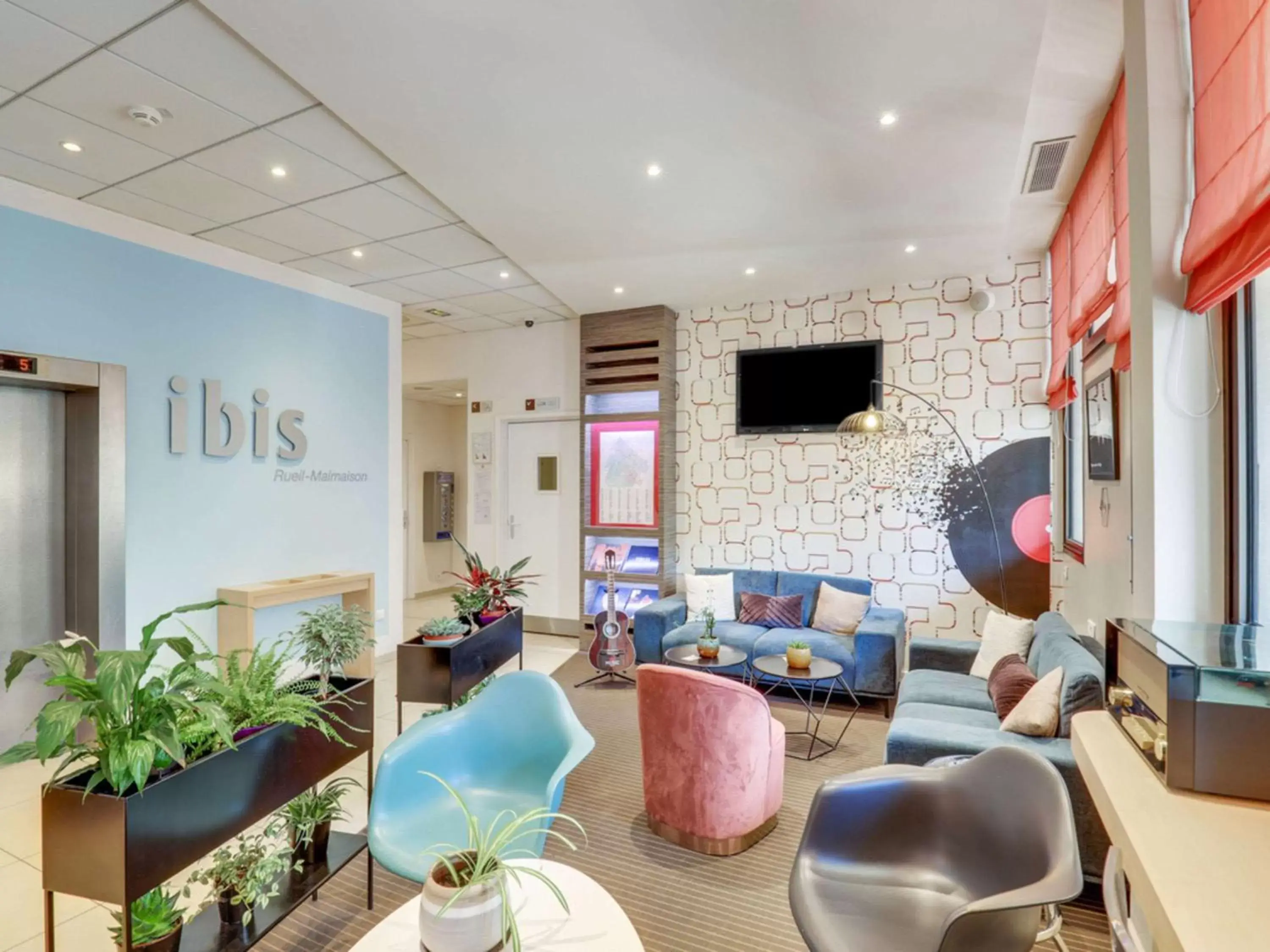 Property building in ibis Paris Rueil Malmaison