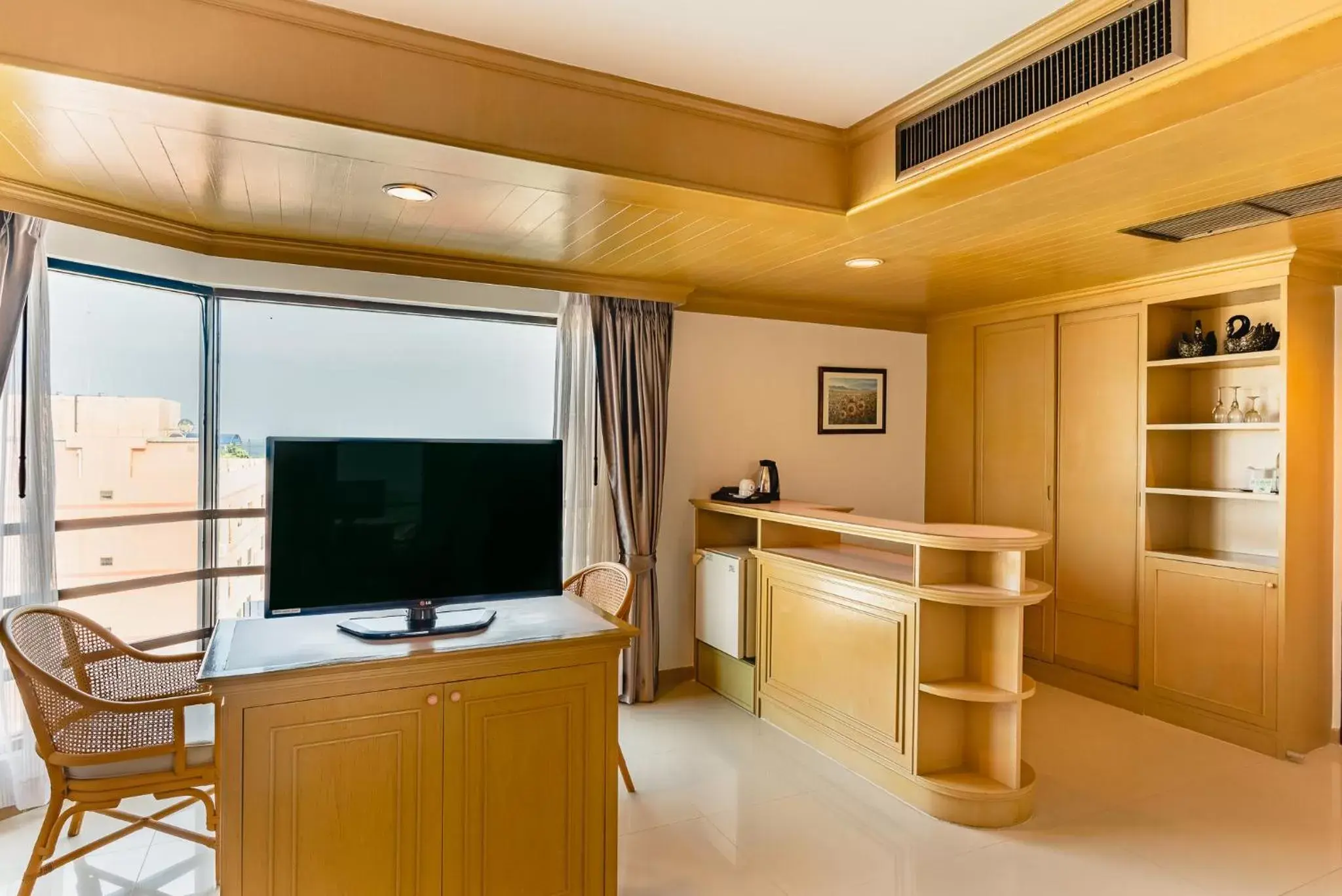 TV/Entertainment Center in City Beach Resort