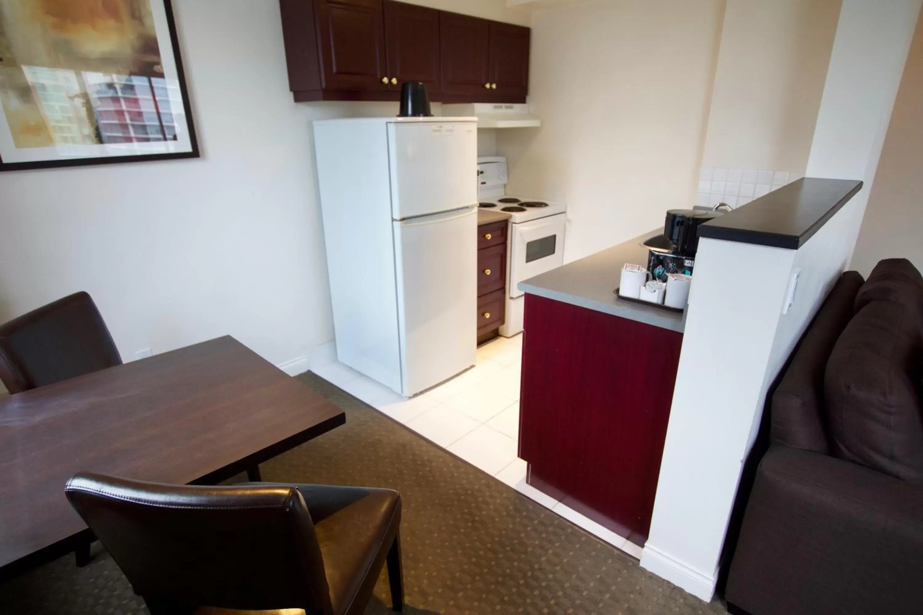 Coffee/tea facilities, Kitchen/Kitchenette in Century Plaza Hotel