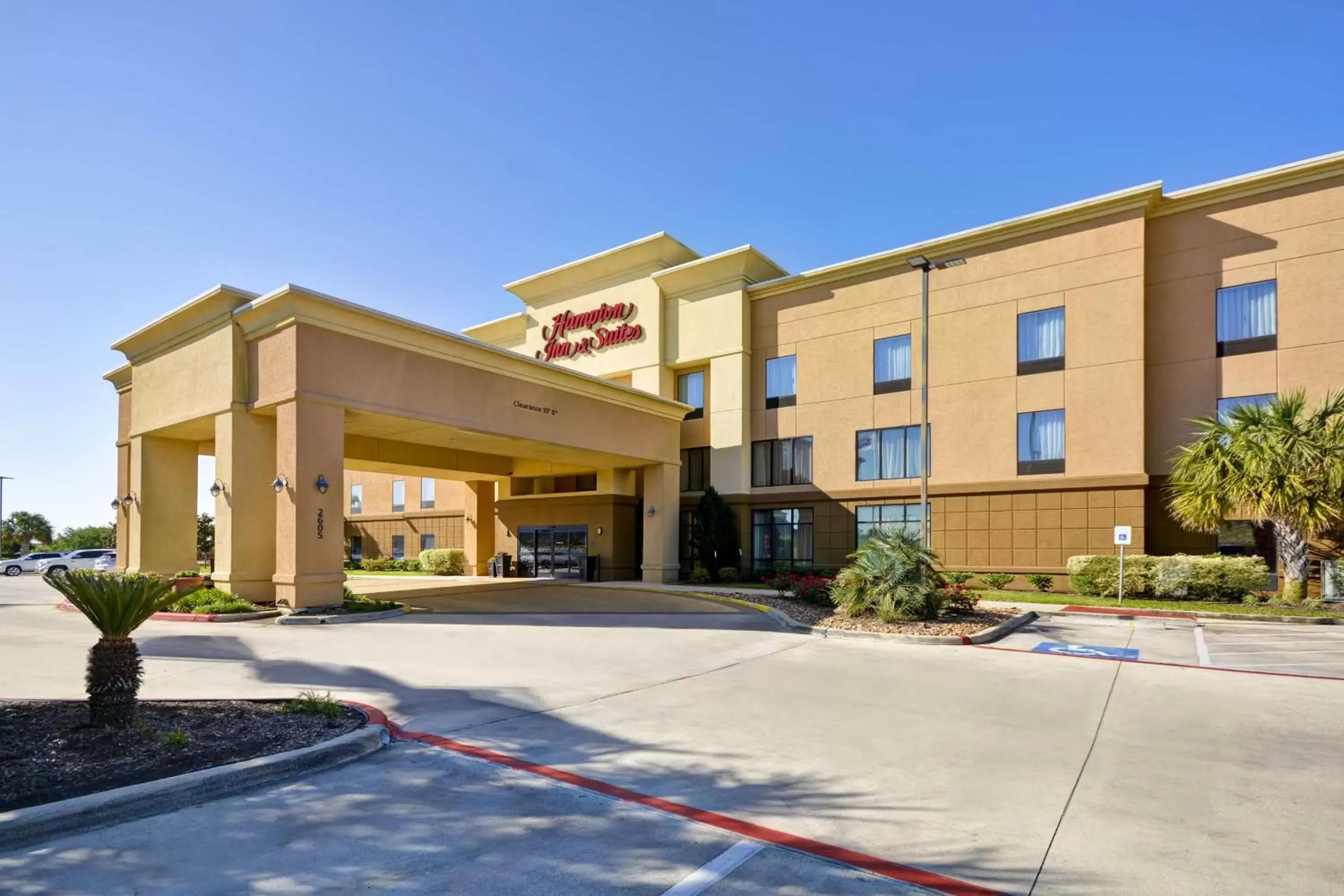 Bed, Property Building in Hampton Inn & Suites Brenham