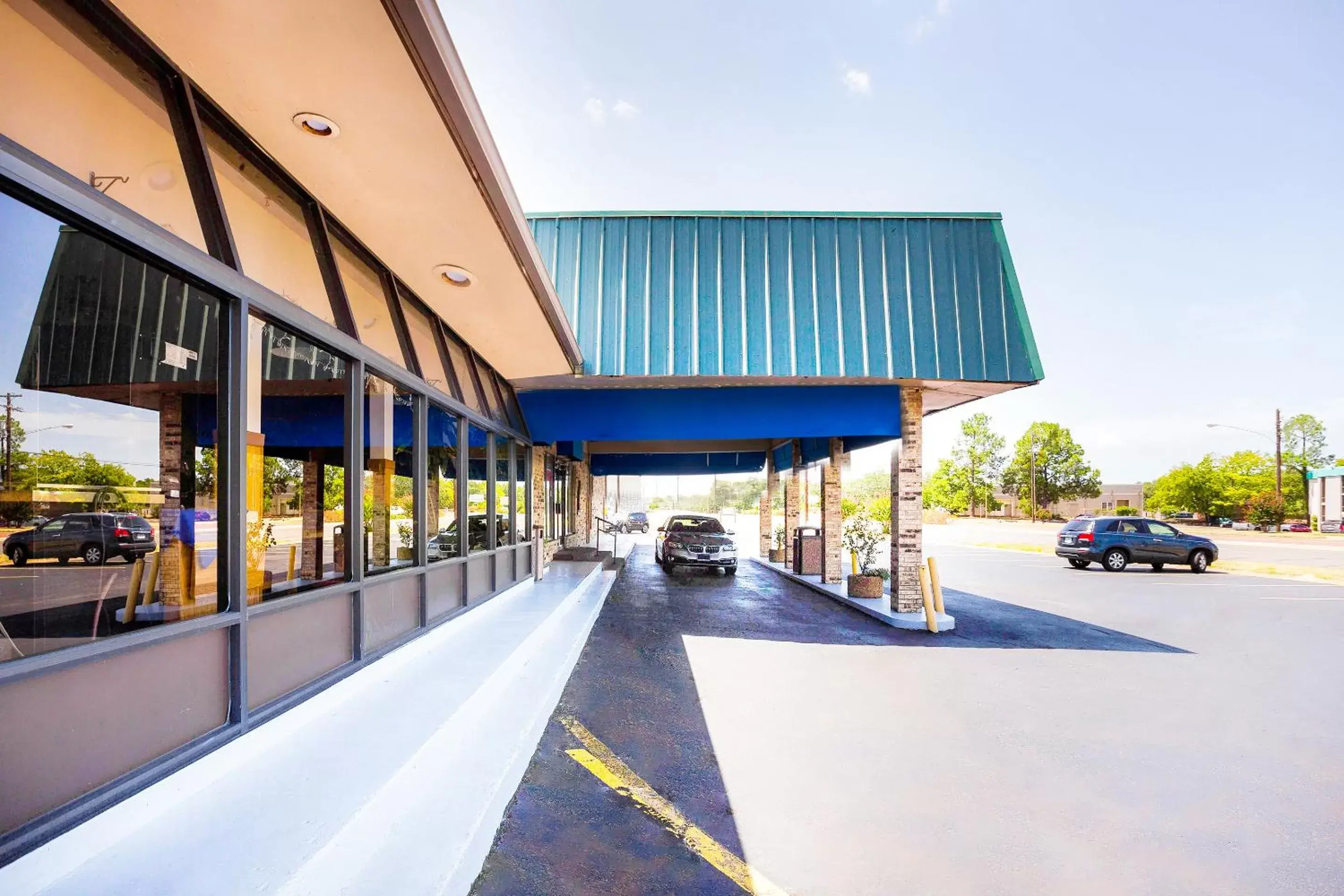 Facade/entrance, Property Building in OYO Hotel Tyler Lindale