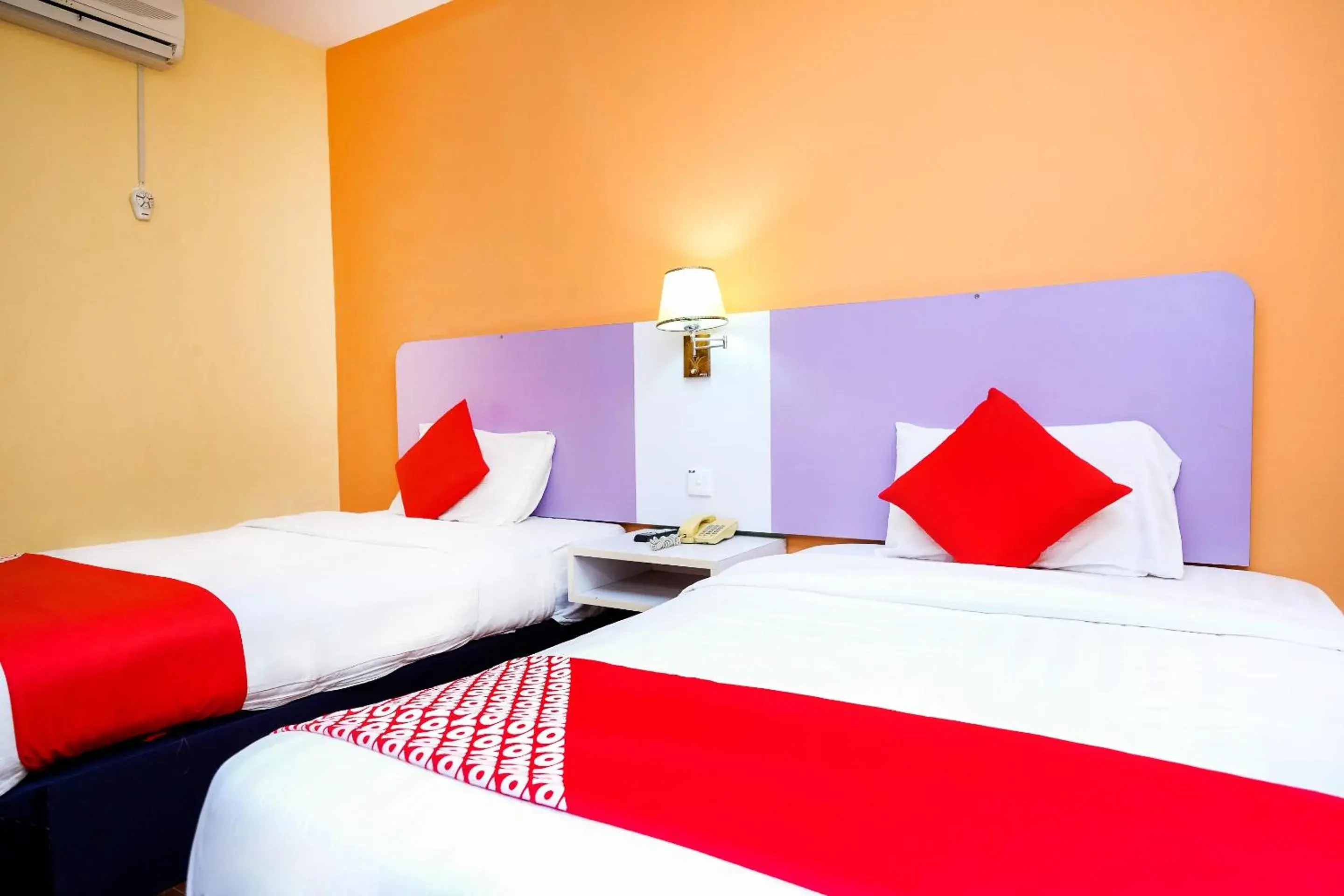 Bedroom, Bed in Super OYO 546 Grand City Hotel